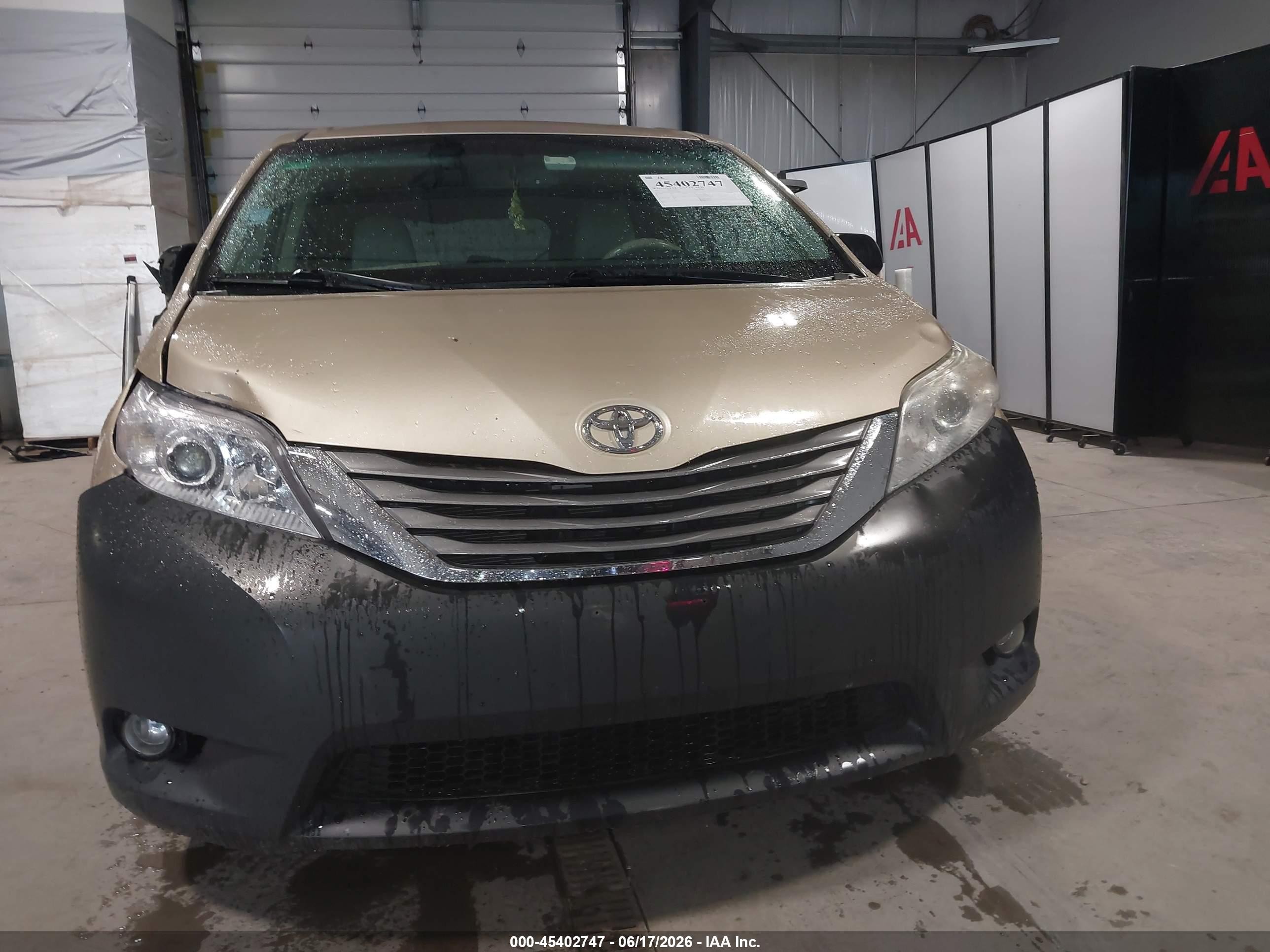 2012 Toyota Sienna Xle V6 8 Passenger Brown vin: 5TDYK3DC2CS245385