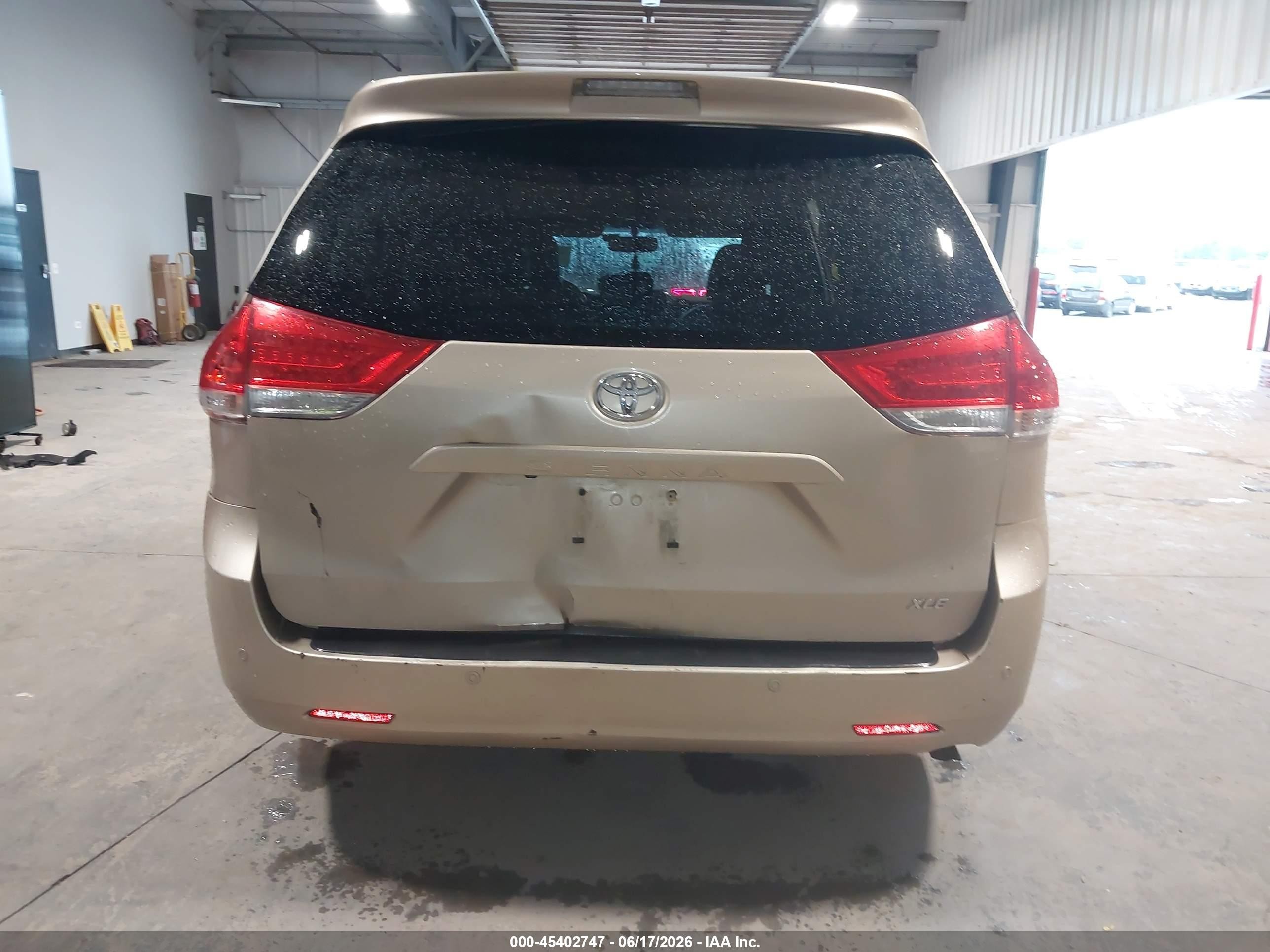2012 Toyota Sienna Xle V6 8 Passenger Brown vin: 5TDYK3DC2CS245385