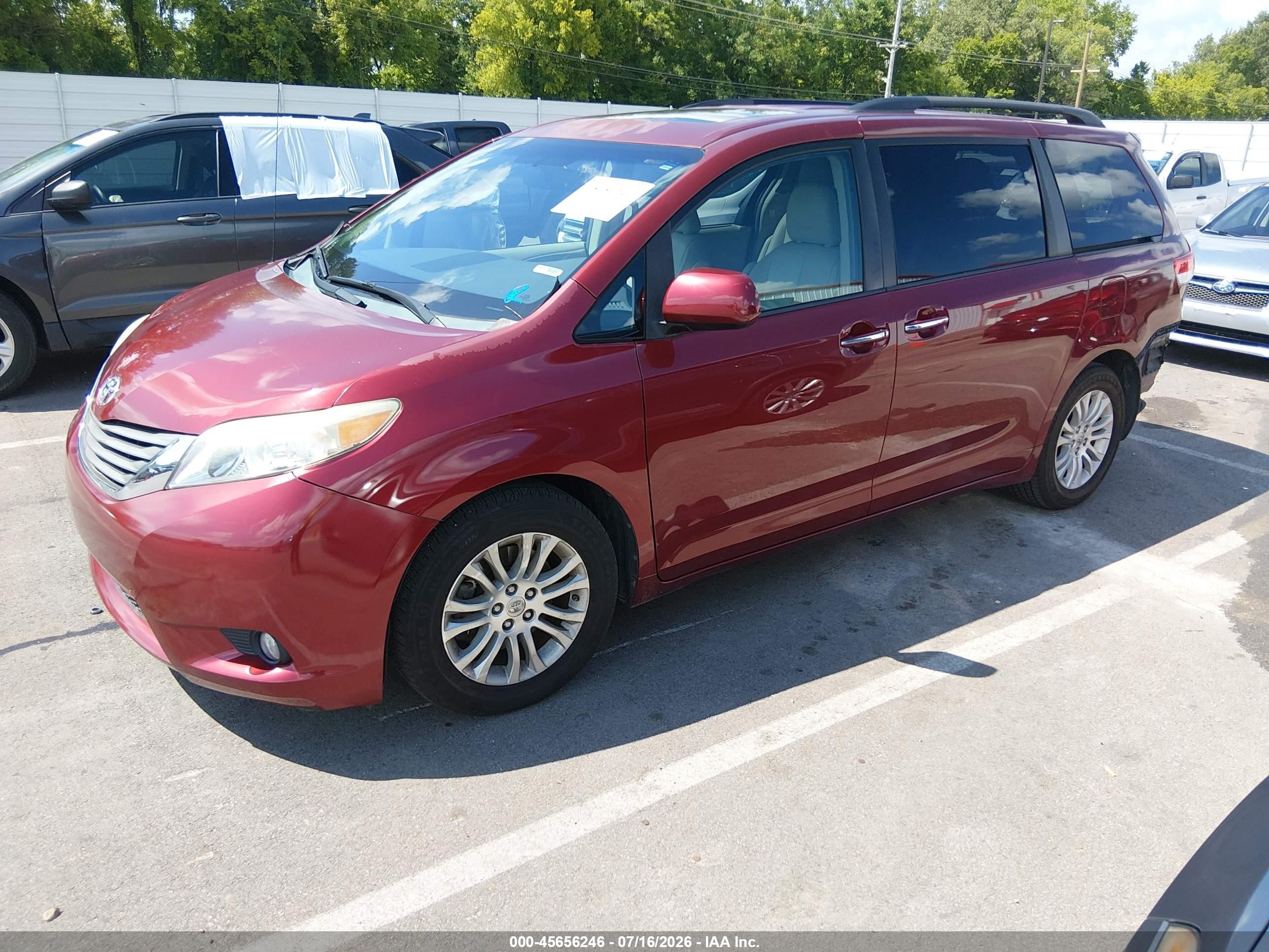 2012 Toyota Sienna Xle V6 8 Passenger Burgundy vin: 5TDYK3DC2CS253034