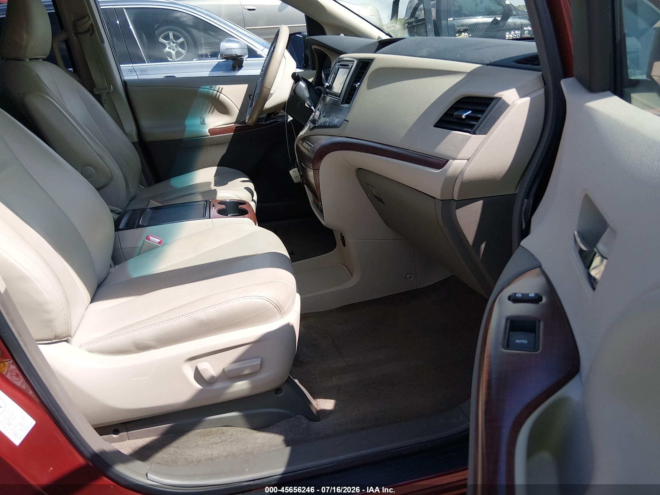 2012 Toyota Sienna Xle V6 8 Passenger Burgundy vin: 5TDYK3DC2CS253034