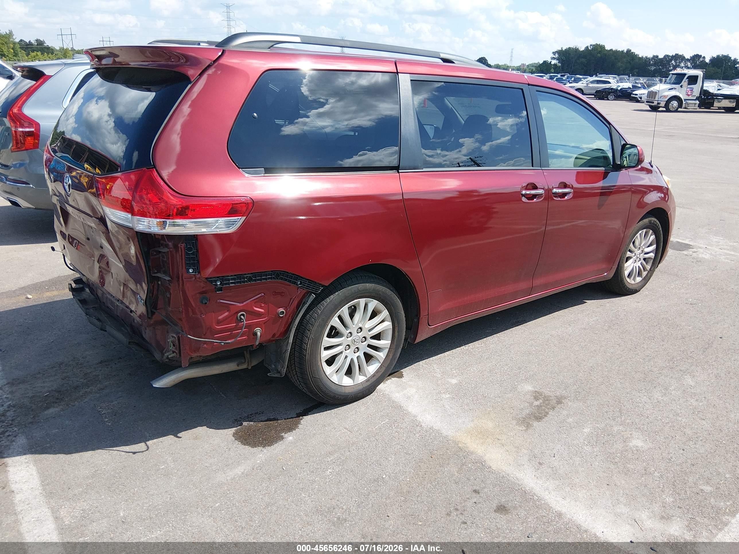 2012 Toyota Sienna Xle V6 8 Passenger Burgundy vin: 5TDYK3DC2CS253034