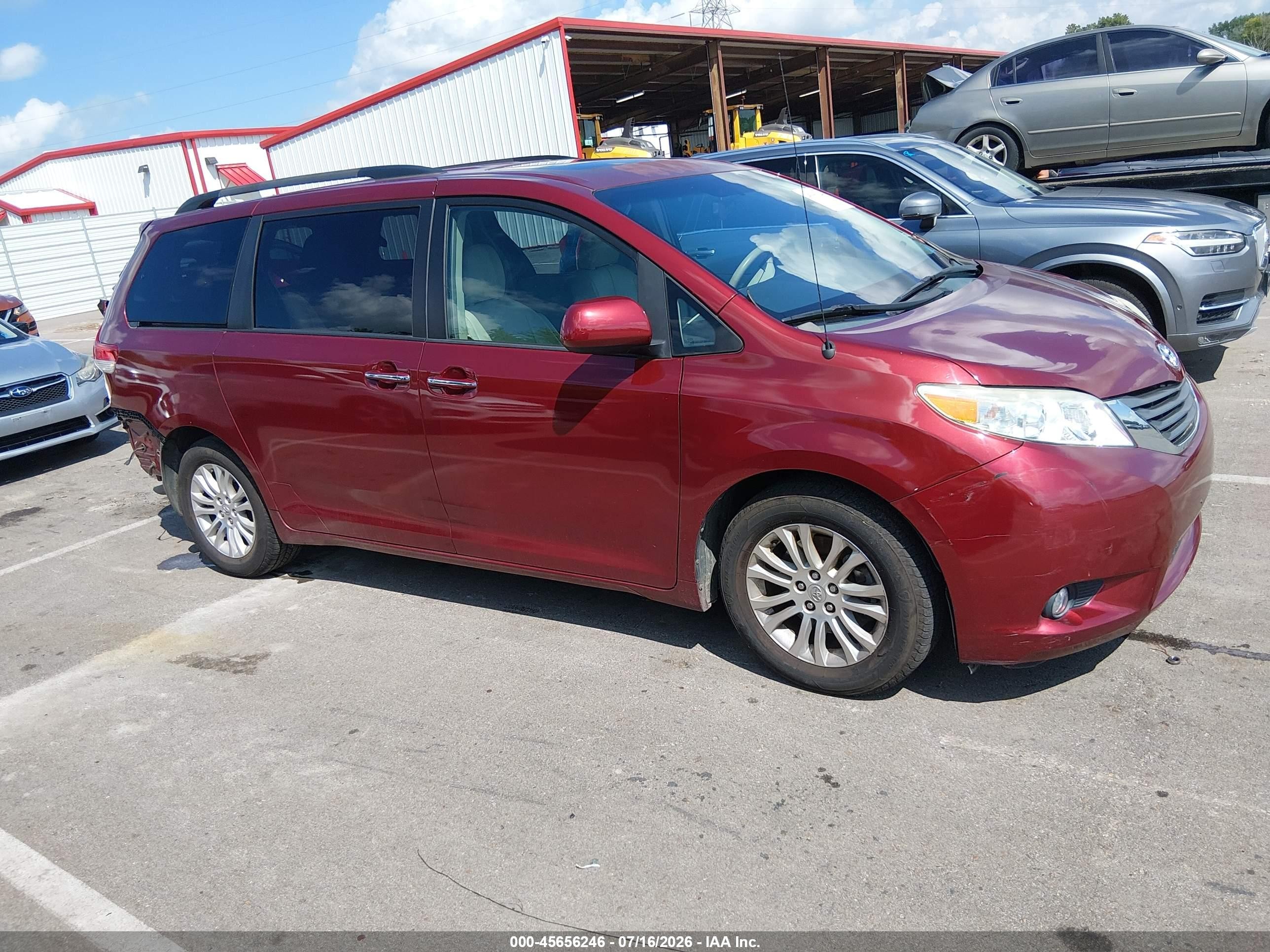 2012 Toyota Sienna Xle V6 8 Passenger Burgundy vin: 5TDYK3DC2CS253034