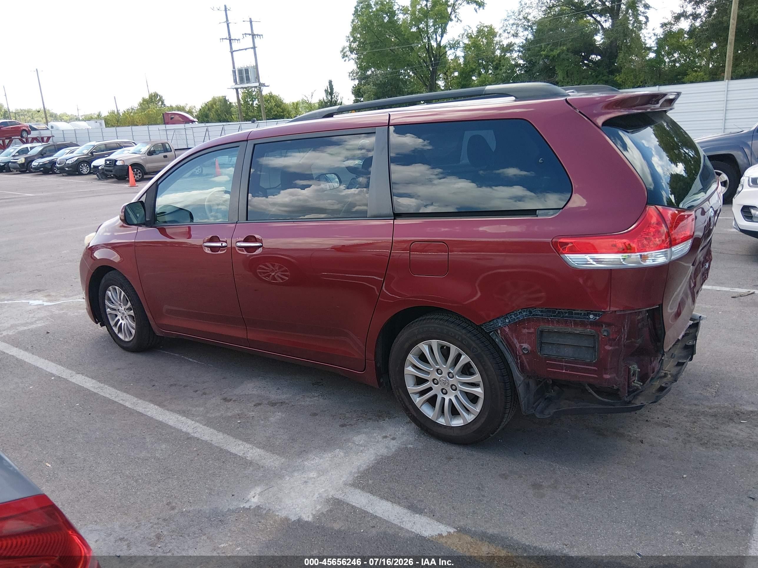 2012 Toyota Sienna Xle V6 8 Passenger Burgundy vin: 5TDYK3DC2CS253034