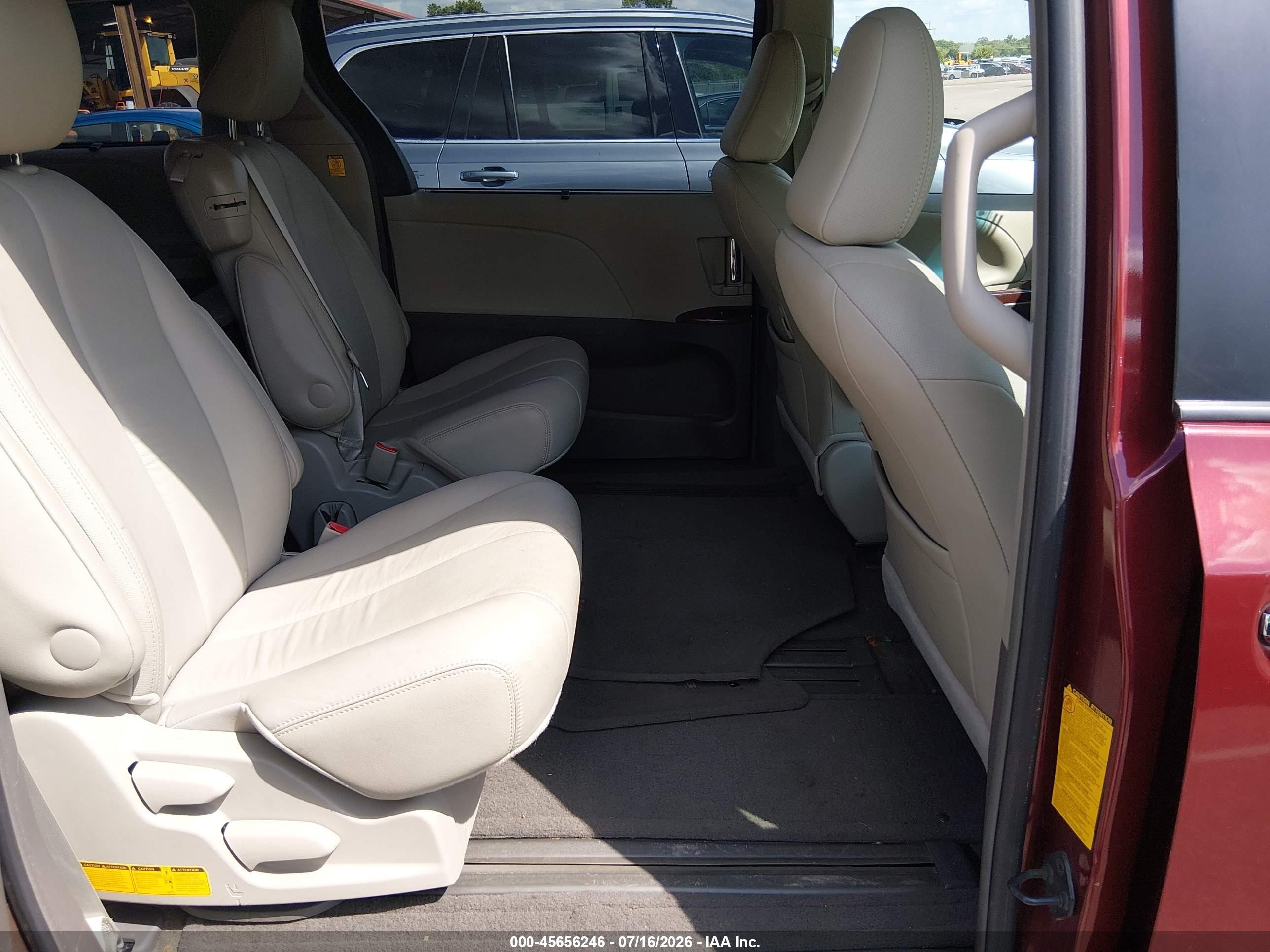2012 Toyota Sienna Xle V6 8 Passenger Burgundy vin: 5TDYK3DC2CS253034