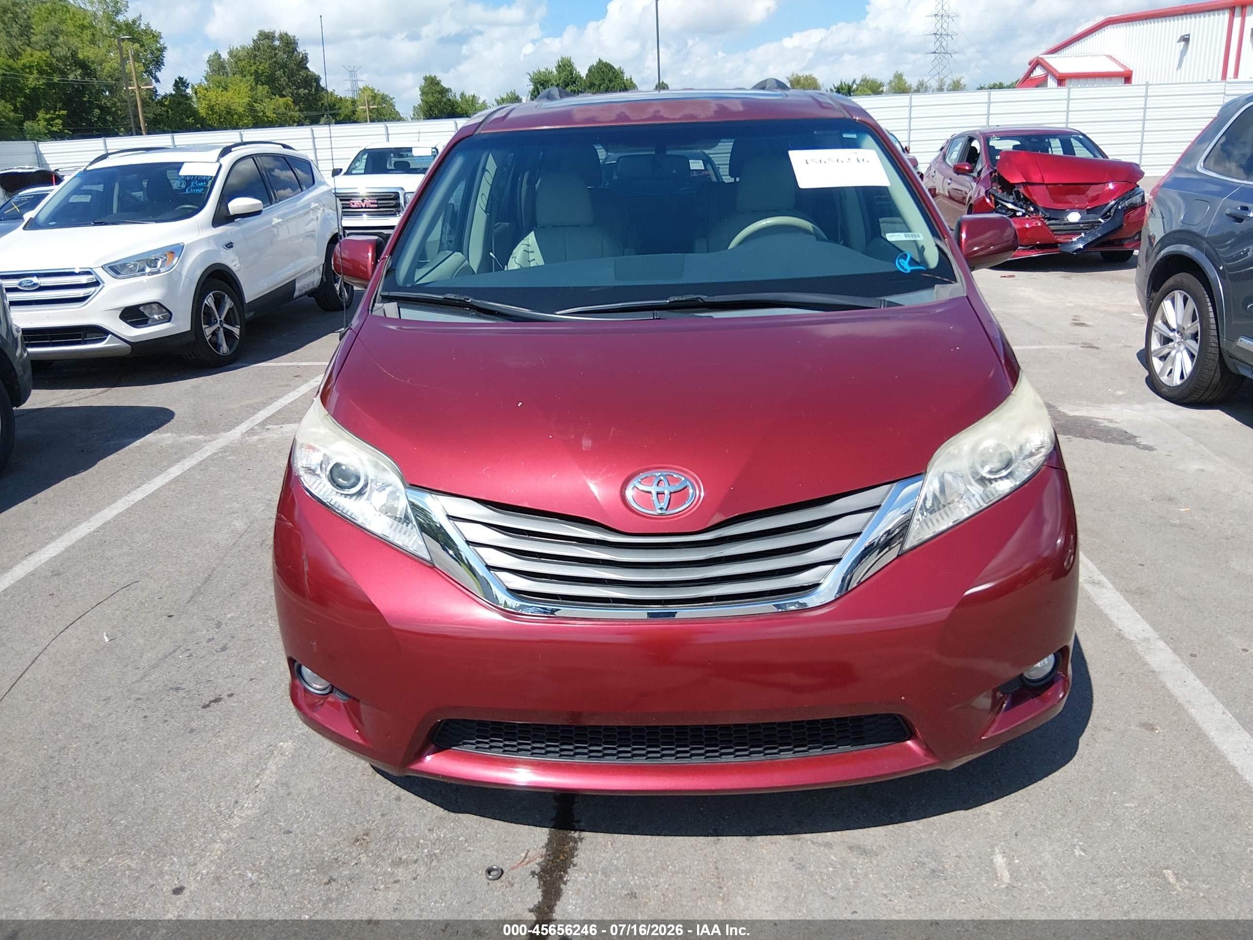2012 Toyota Sienna Xle V6 8 Passenger Burgundy vin: 5TDYK3DC2CS253034
