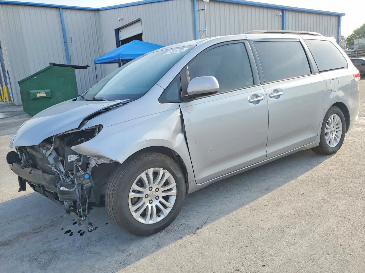 2012 Toyota Sienna Xle 8-passenger Silver vin: 5TDYK3DC2CS267757