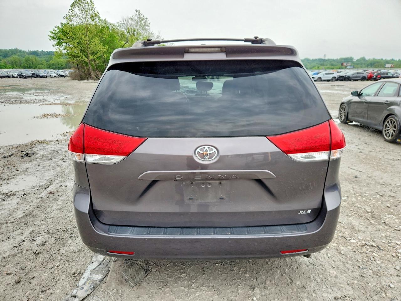 2012 Toyota Sienna Xle 8-passenger Gray vin: 5TDYK3DC2CS268438