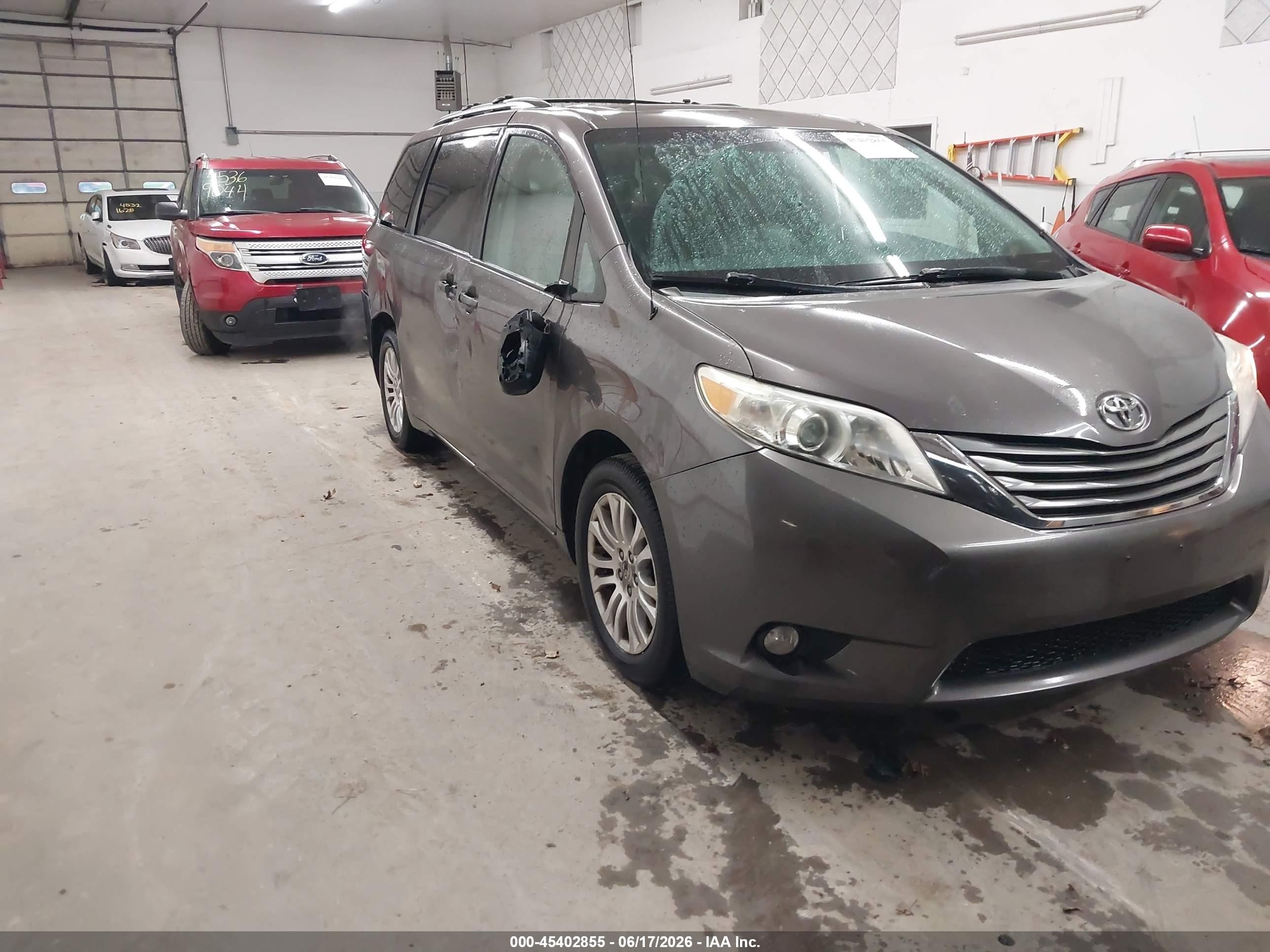 2012 Toyota Sienna Xle V6 8 Passenger Серый vin: 5TDYK3DC2CS275650