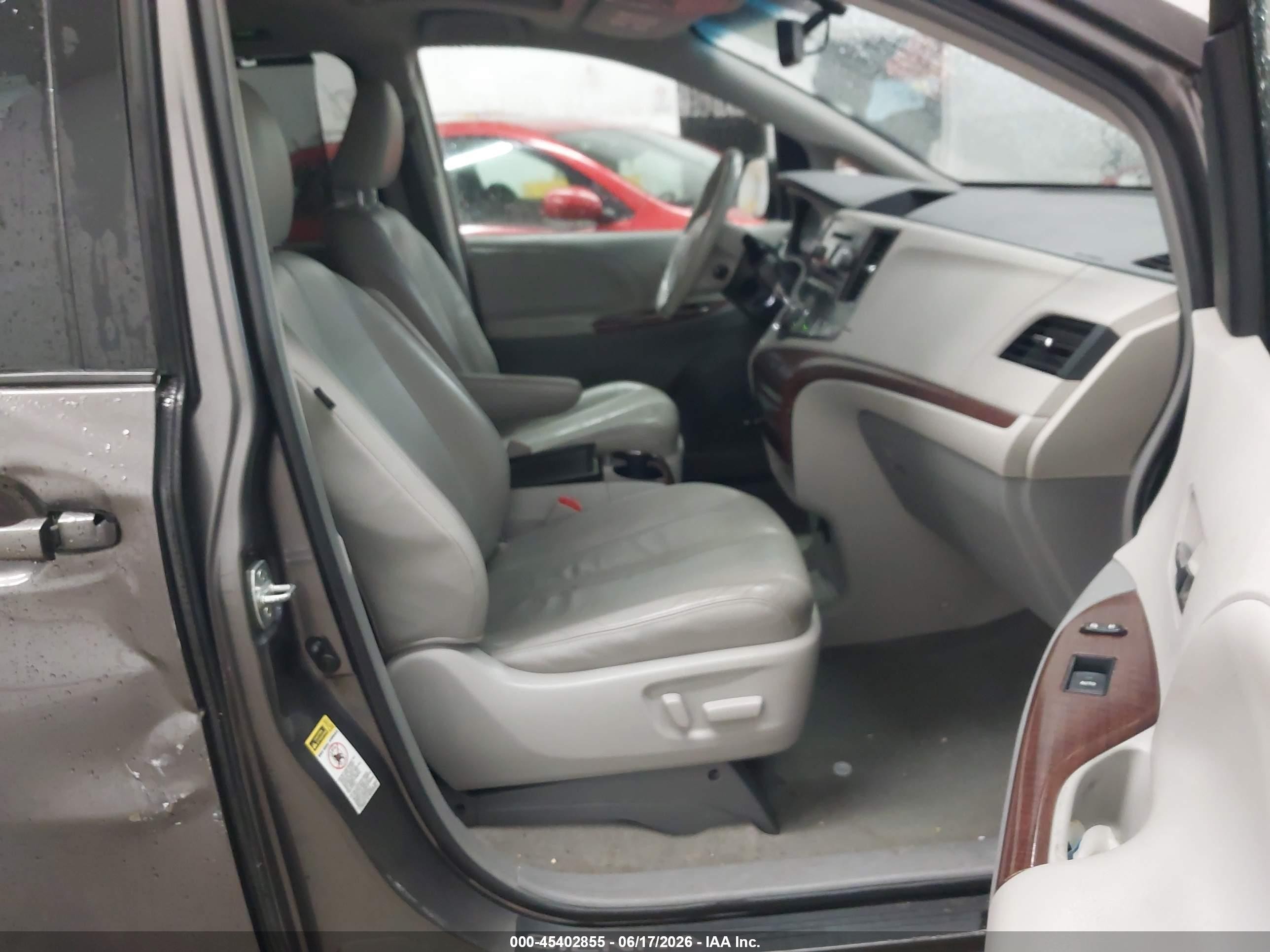 2012 Toyota Sienna Xle V6 8 Passenger Серый vin: 5TDYK3DC2CS275650