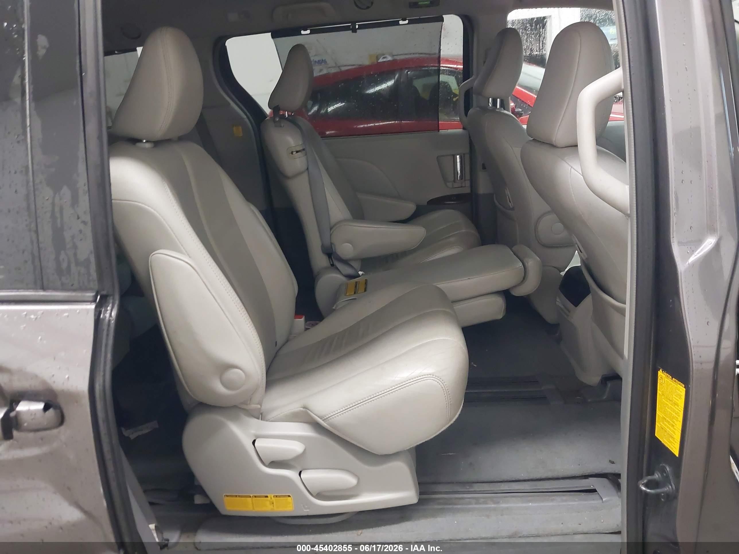 2012 Toyota Sienna Xle V6 8 Passenger Серый vin: 5TDYK3DC2CS275650