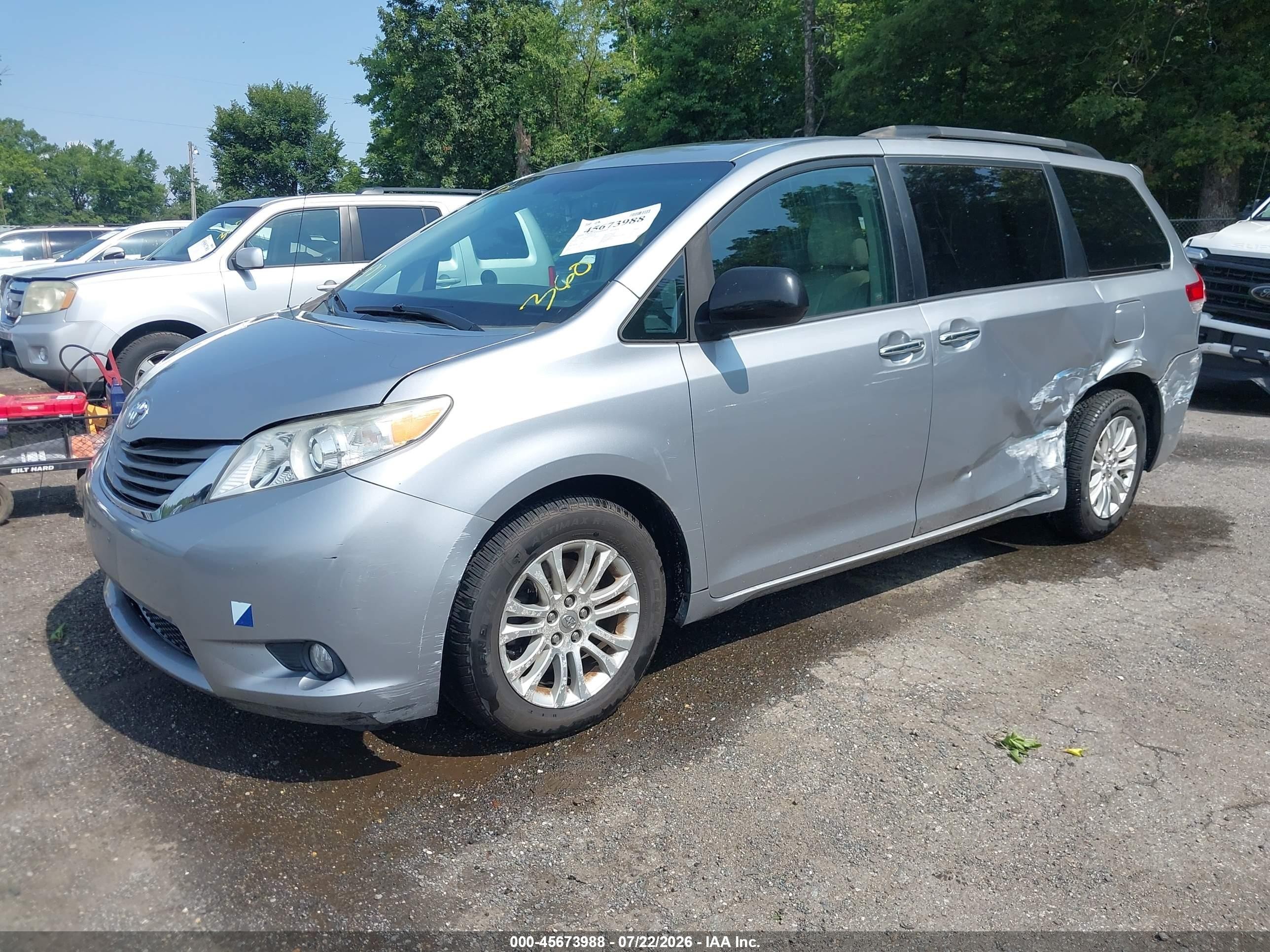 2012 Toyota Sienna Xle V6 8 Passenger Silver vin: 5TDYK3DC2CS279763