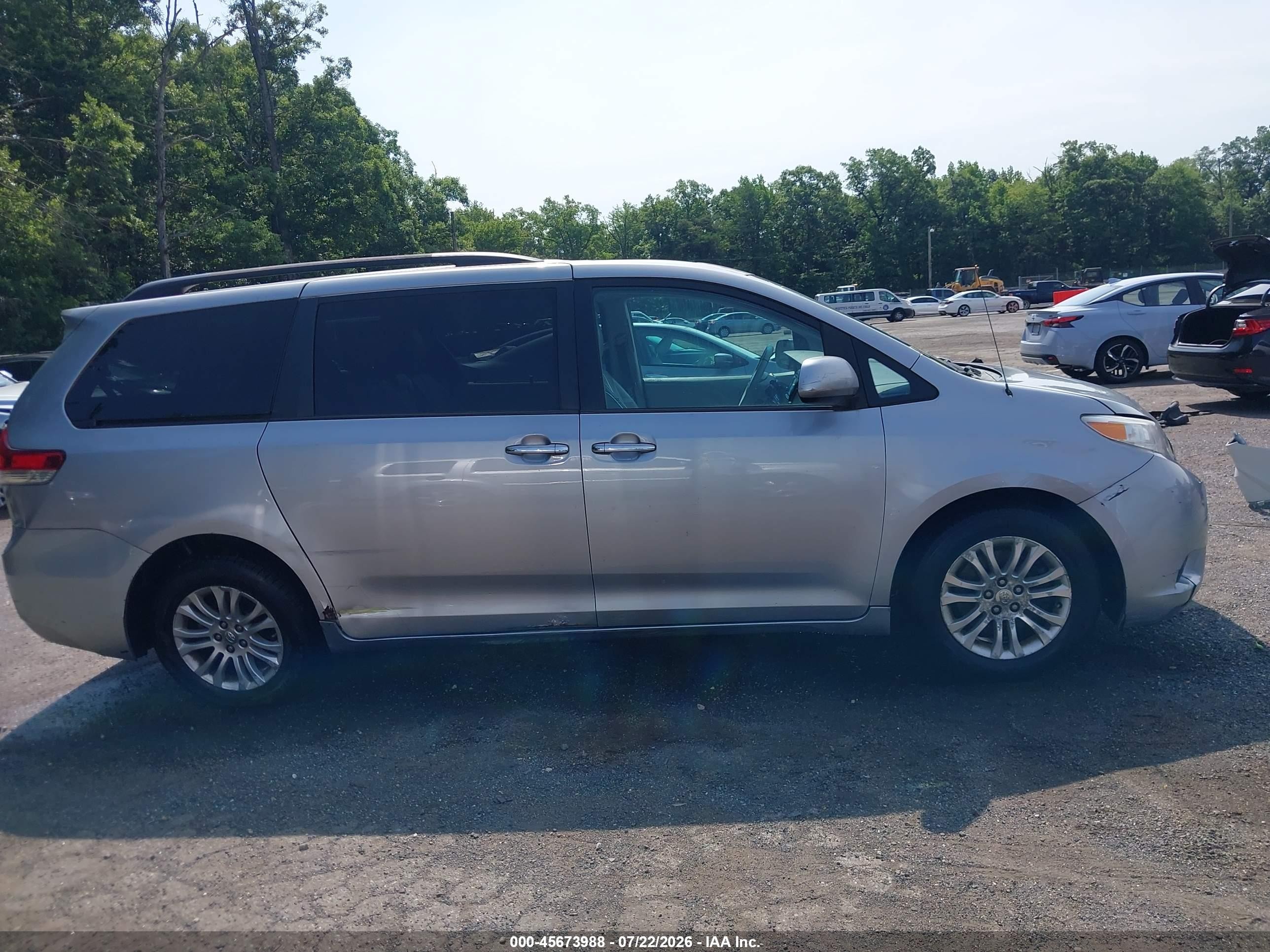2012 Toyota Sienna Xle V6 8 Passenger Silver vin: 5TDYK3DC2CS279763