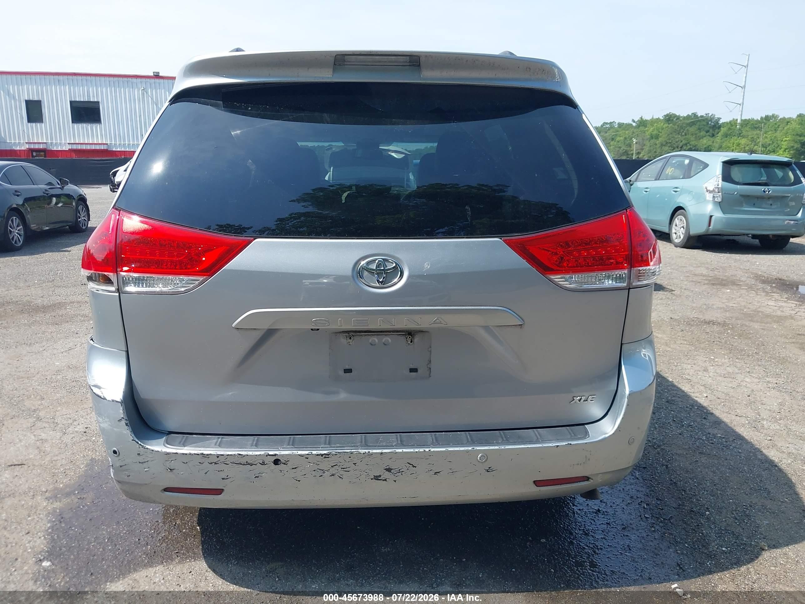 2012 Toyota Sienna Xle V6 8 Passenger Silver vin: 5TDYK3DC2CS279763