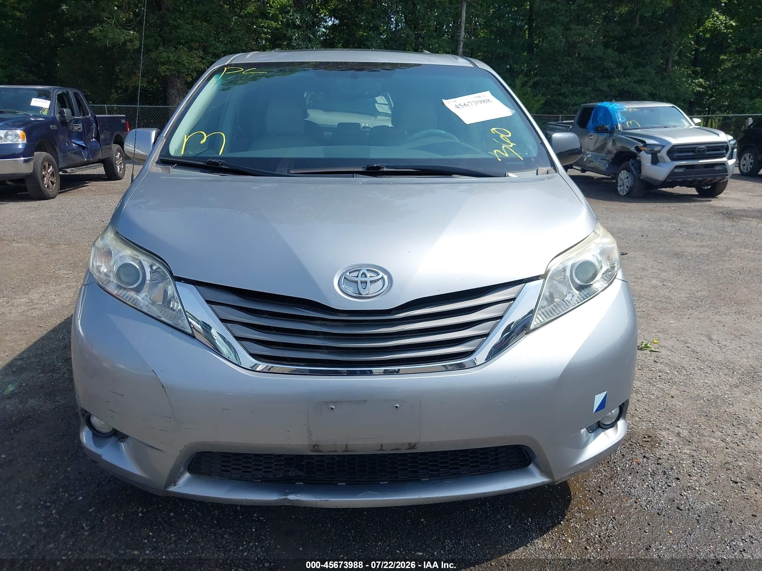 2012 Toyota Sienna Xle V6 8 Passenger Silver vin: 5TDYK3DC2CS279763