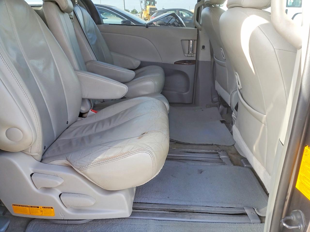 2013 Toyota Sienna Xle 8-passenger Gray vin: 5TDYK3DC2DS289162