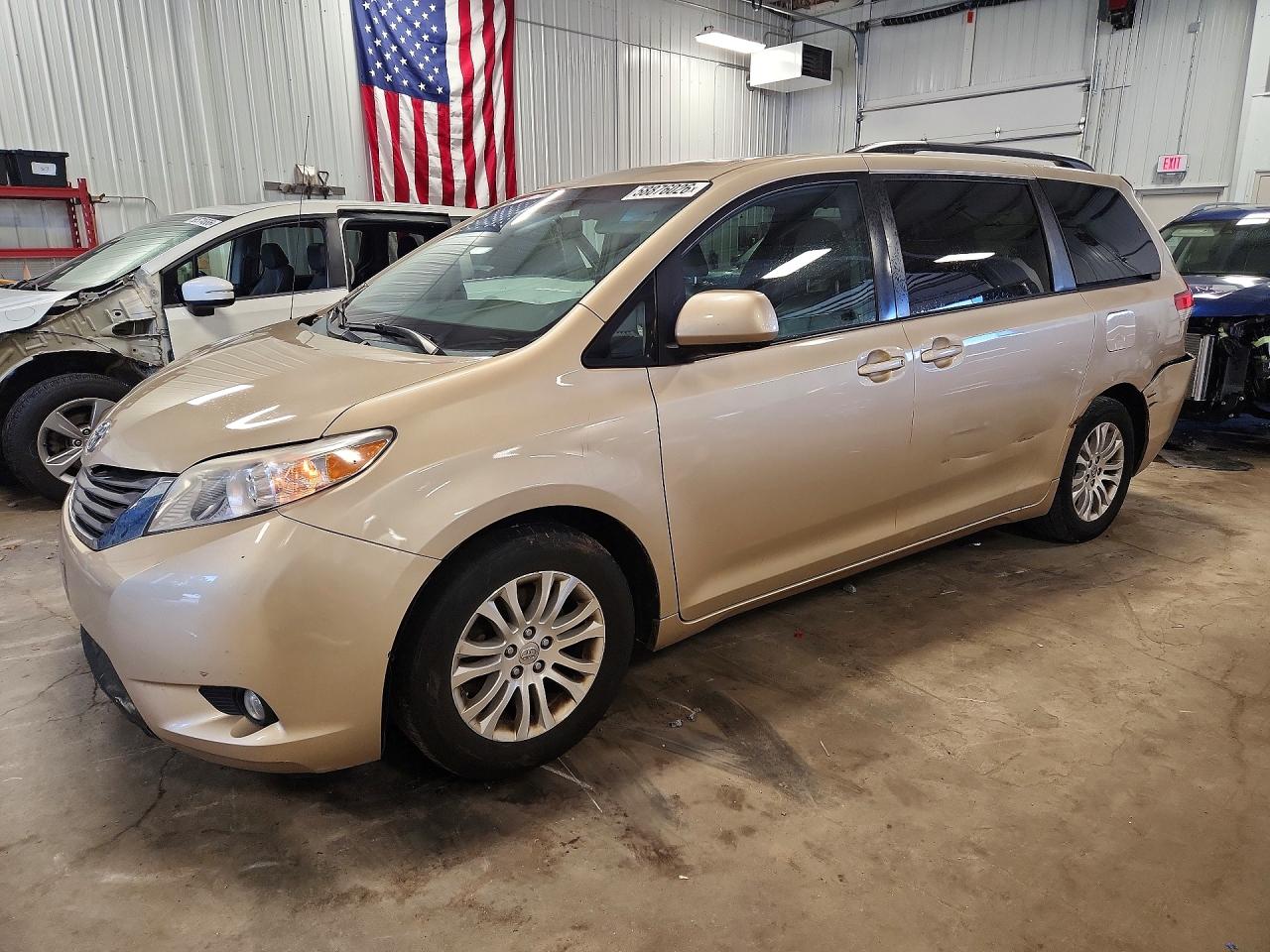 2013 Toyota Sienna Xle 8-passenger Tan vin: 5TDYK3DC2DS317591