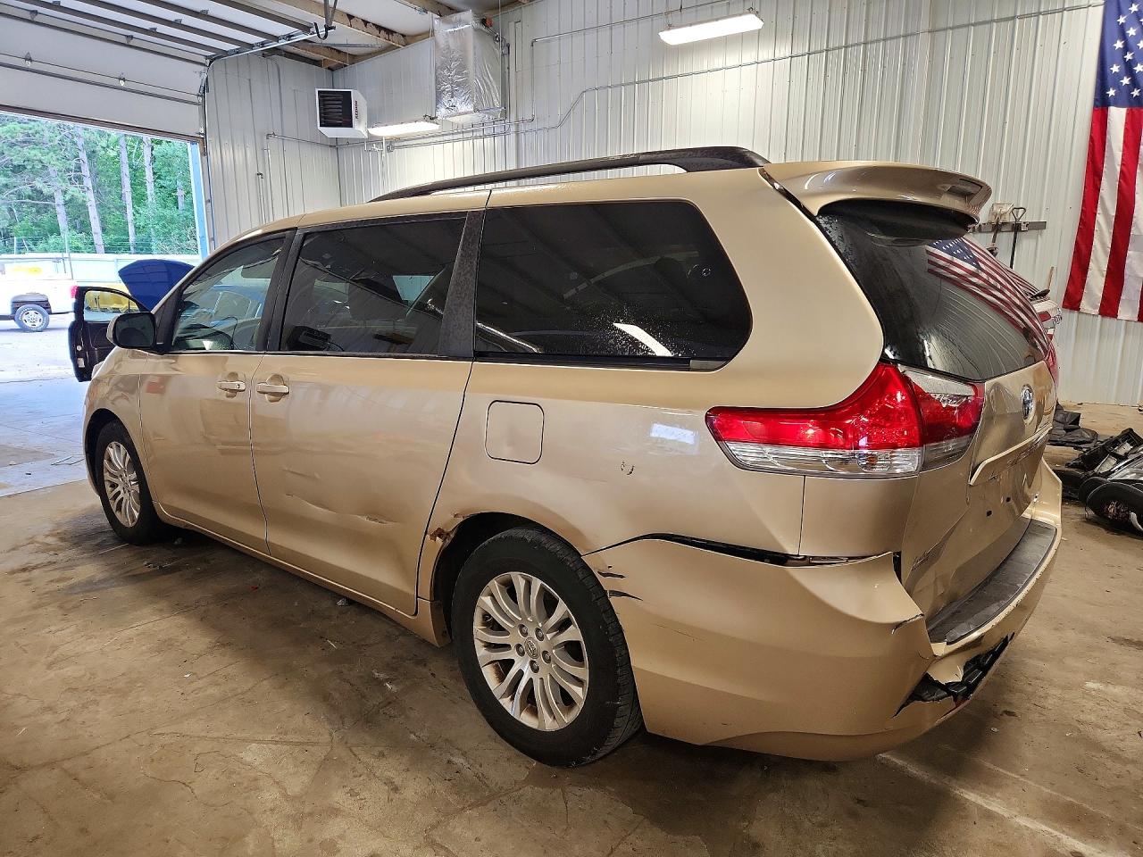 2013 Toyota Sienna Xle 8-passenger Tan vin: 5TDYK3DC2DS317591