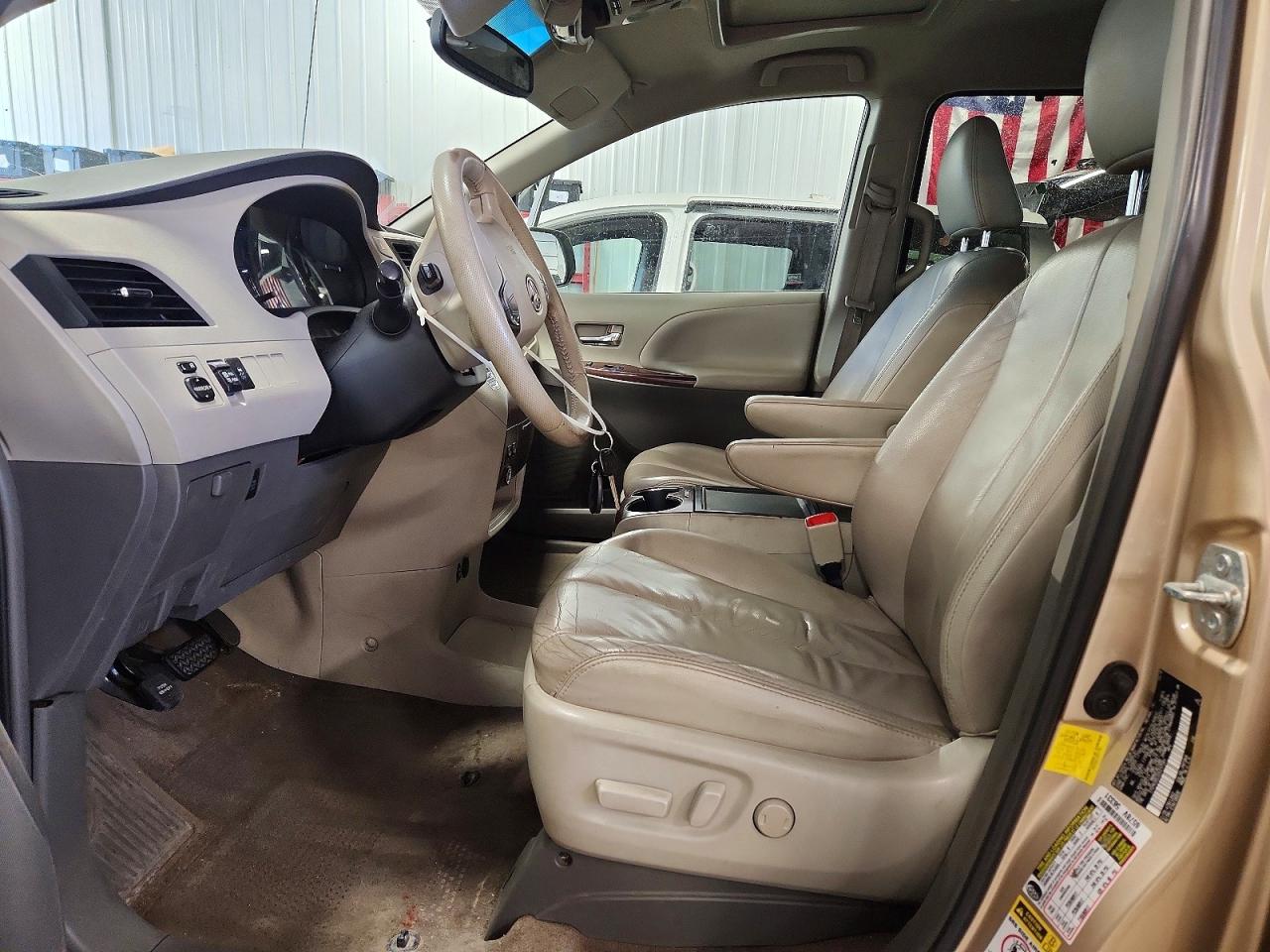 2013 Toyota Sienna Xle 8-passenger Tan vin: 5TDYK3DC2DS317591