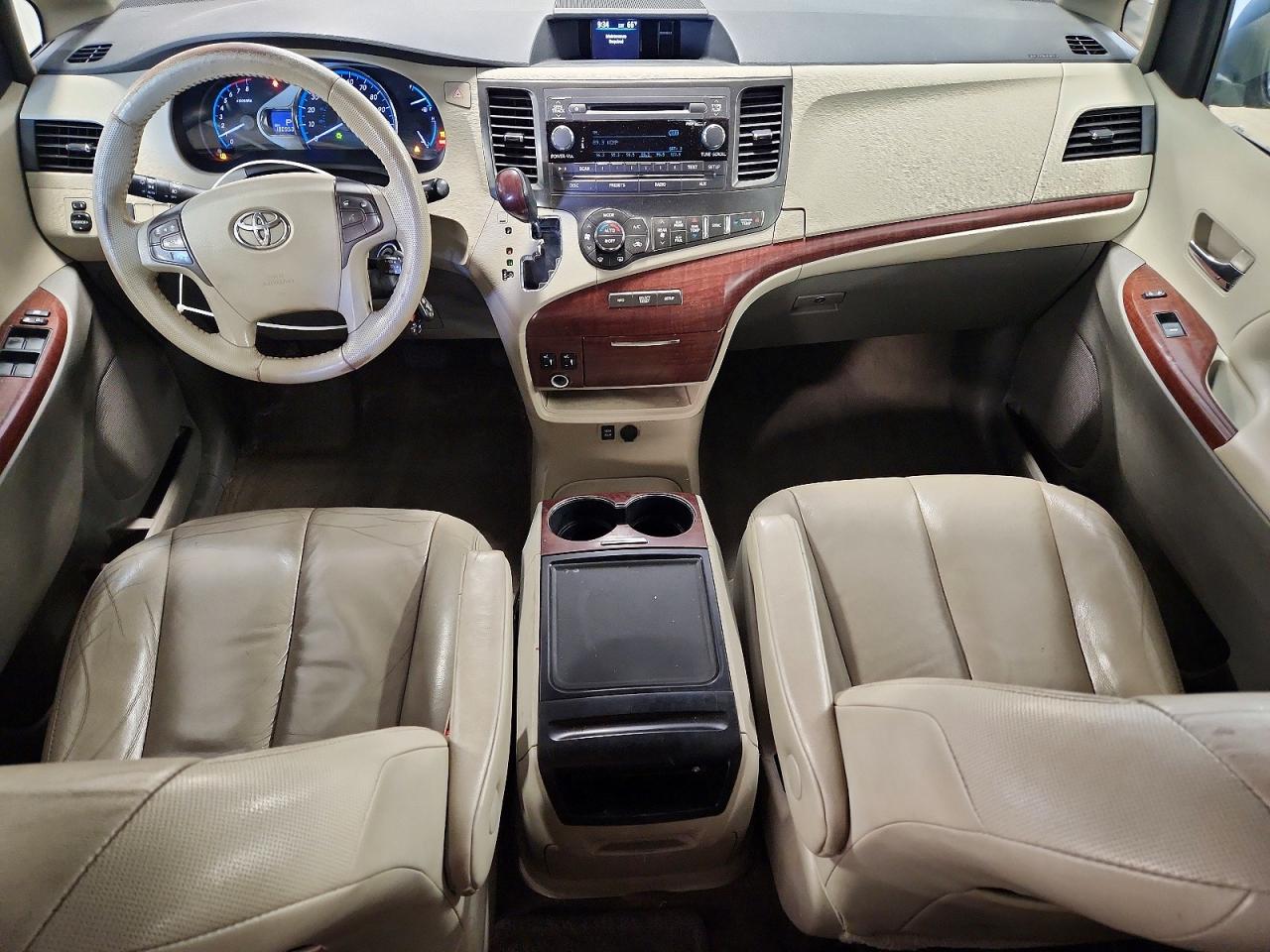 2013 Toyota Sienna Xle 8-passenger Tan vin: 5TDYK3DC2DS317591