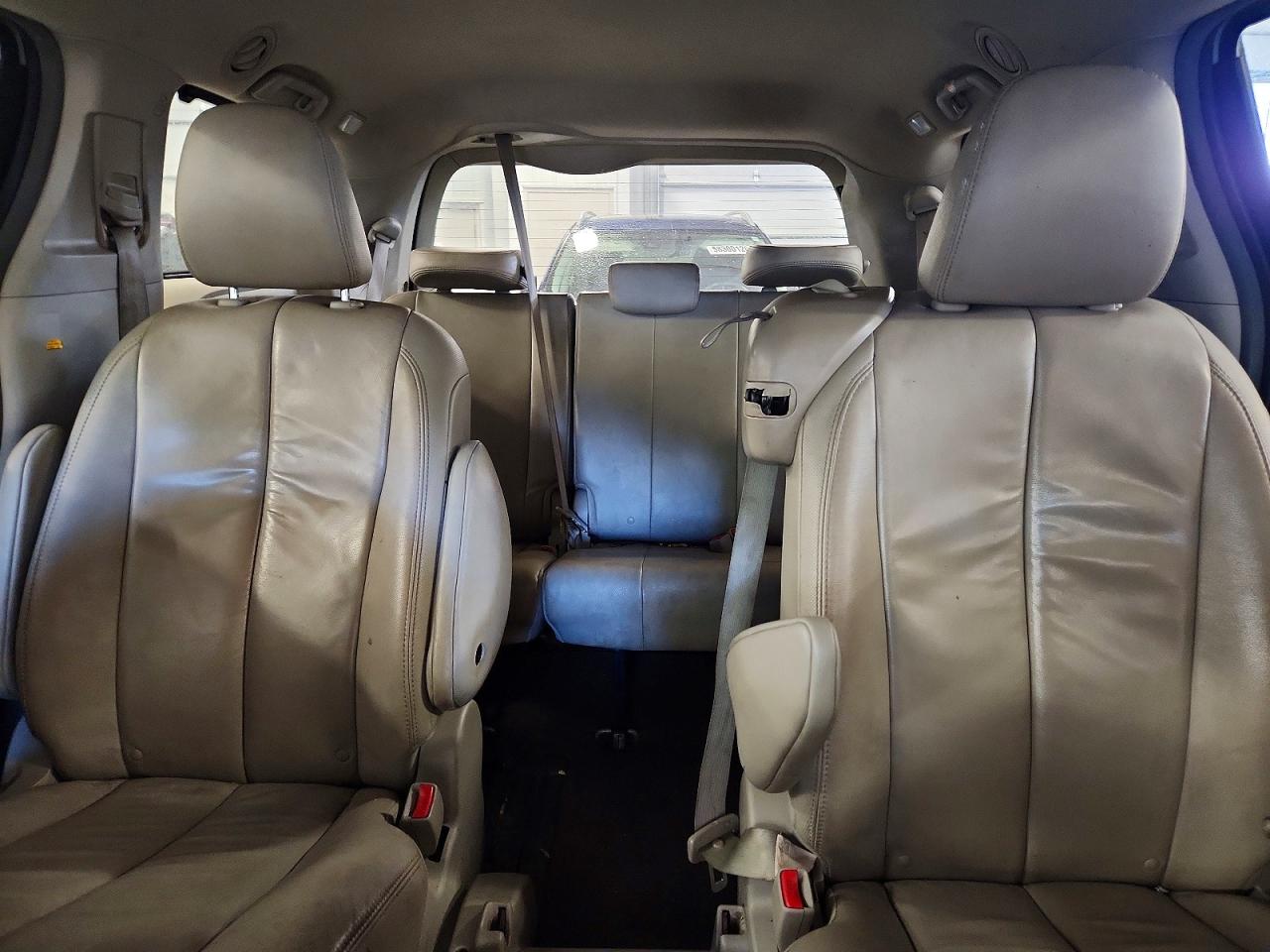 2013 Toyota Sienna Xle 8-passenger Tan vin: 5TDYK3DC2DS317591