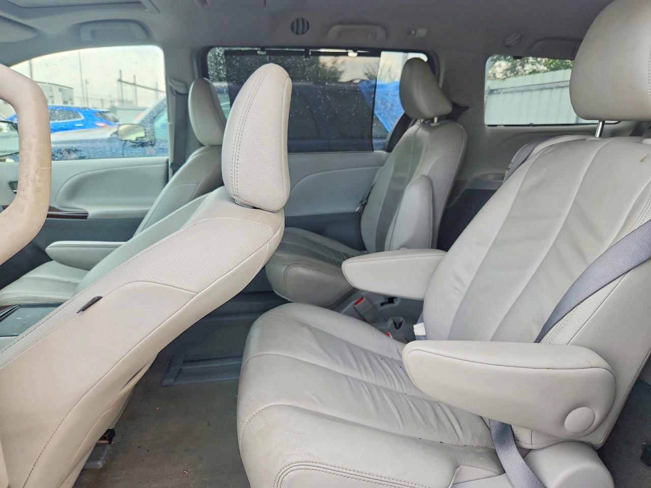 2013 Toyota Sienna Xle 8-passenger Серый vin: 5TDYK3DC2DS321592