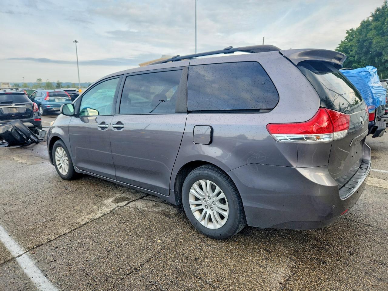 2013 Toyota Sienna Xle 8-passenger Серый vin: 5TDYK3DC2DS321592