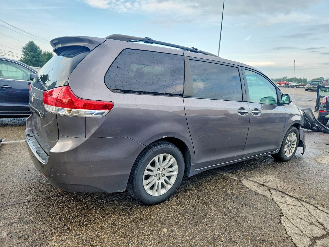2013 Toyota Sienna Xle 8-passenger Серый vin: 5TDYK3DC2DS321592