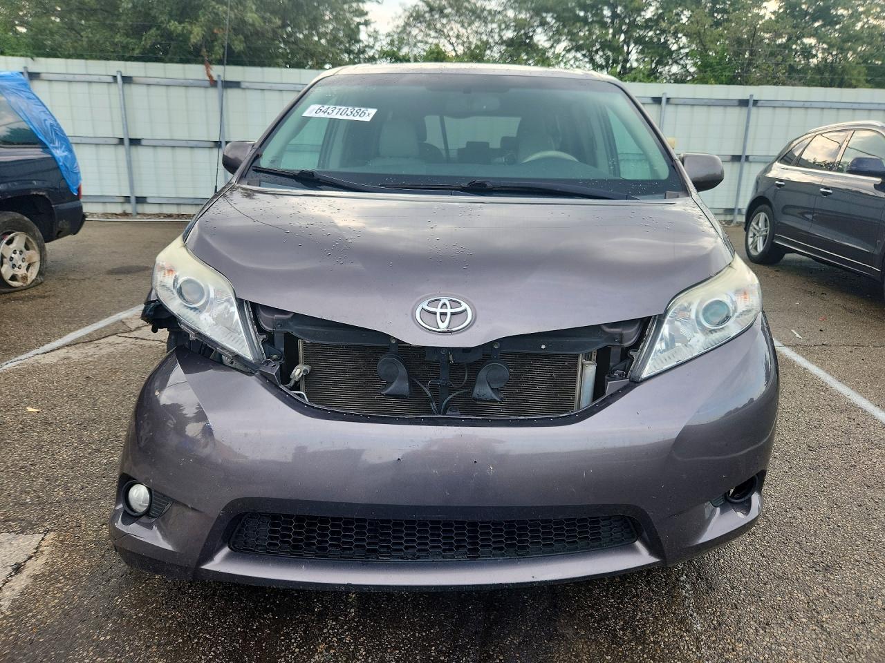 2013 Toyota Sienna Xle 8-passenger Серый vin: 5TDYK3DC2DS321592