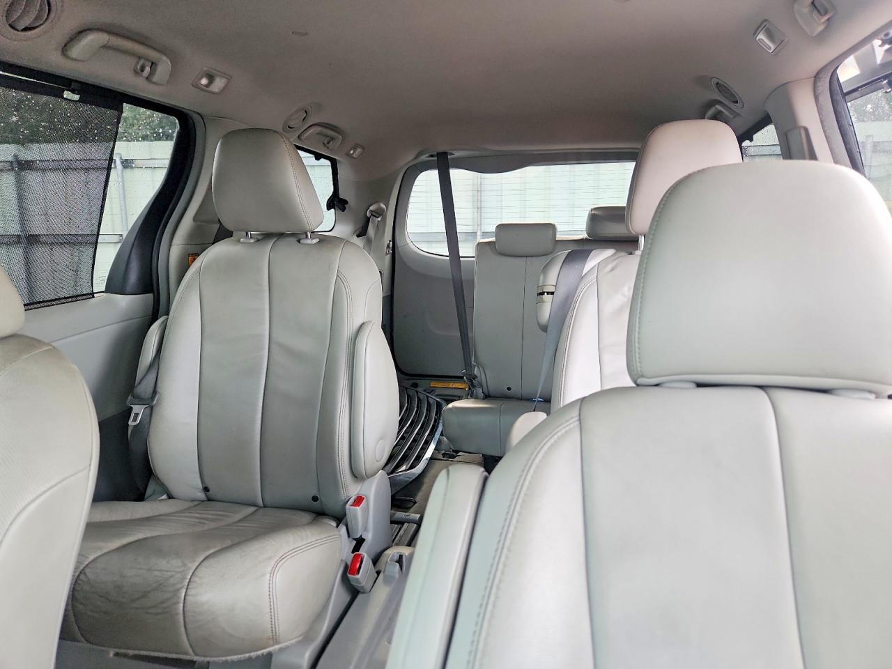 2013 Toyota Sienna Xle 8-passenger Серый vin: 5TDYK3DC2DS321592