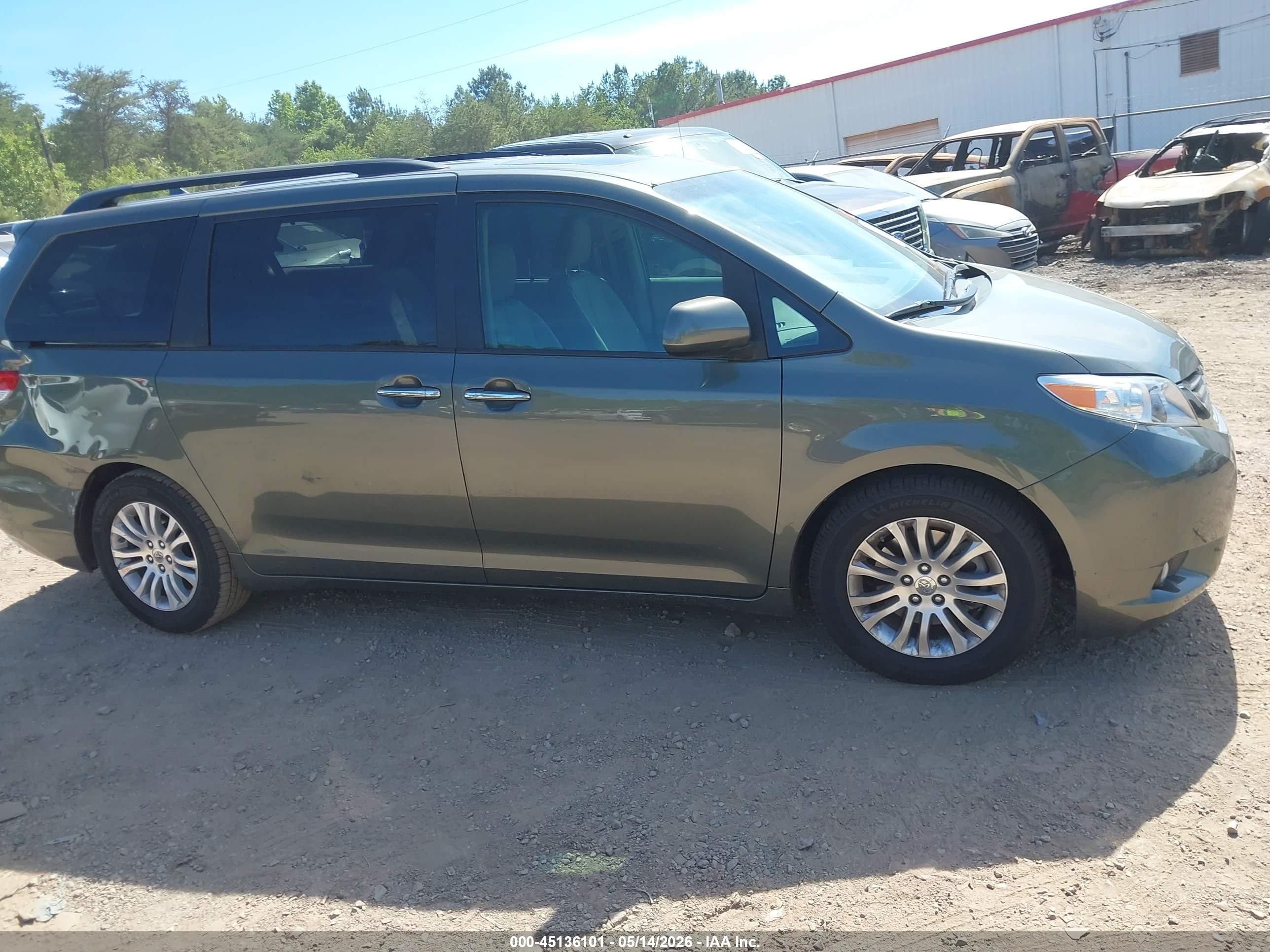 2013 Toyota Sienna Xle V6 8 Passenger Black vin: 5TDYK3DC2DS324766