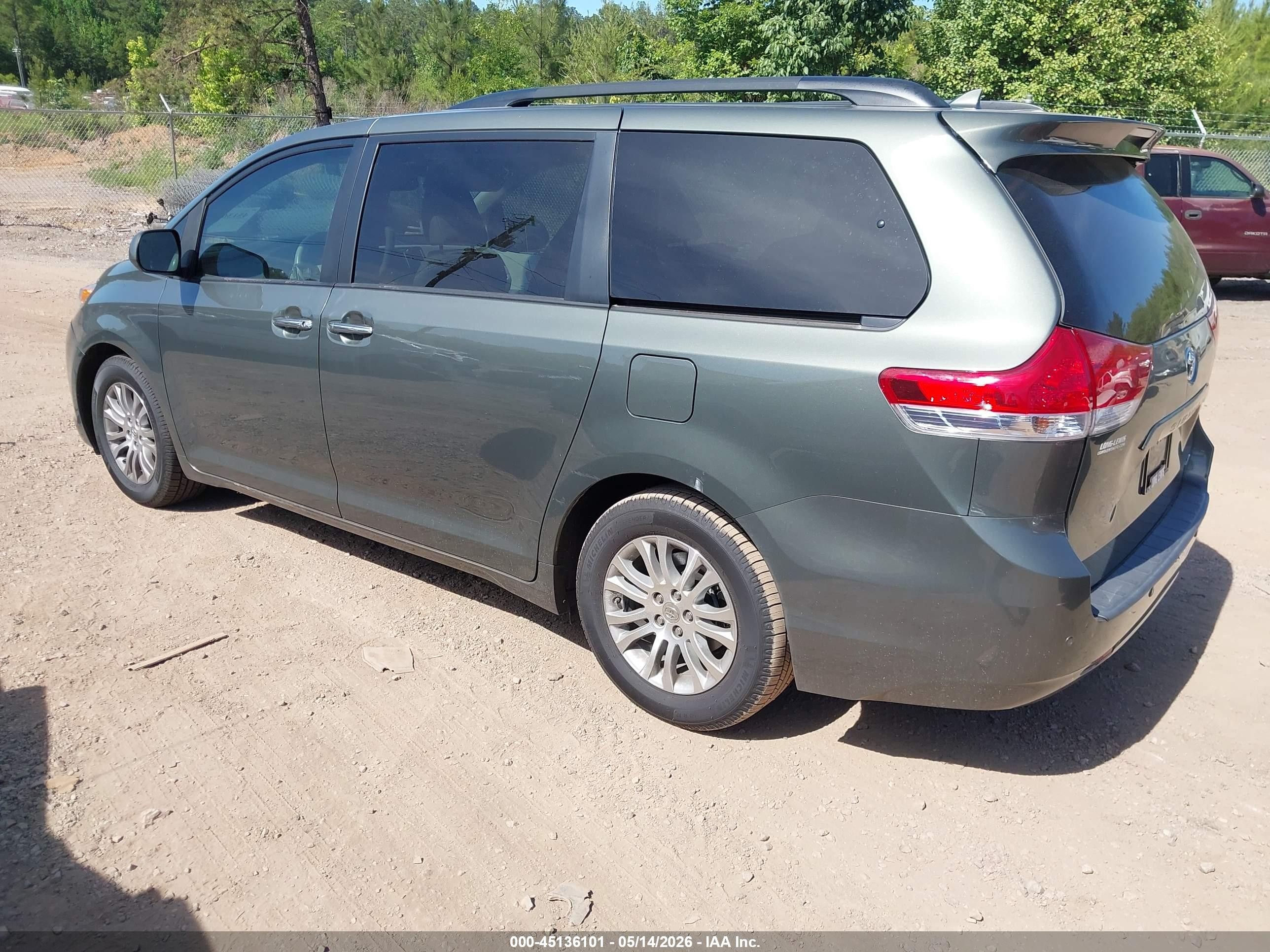 2013 Toyota Sienna Xle V6 8 Passenger Black vin: 5TDYK3DC2DS324766