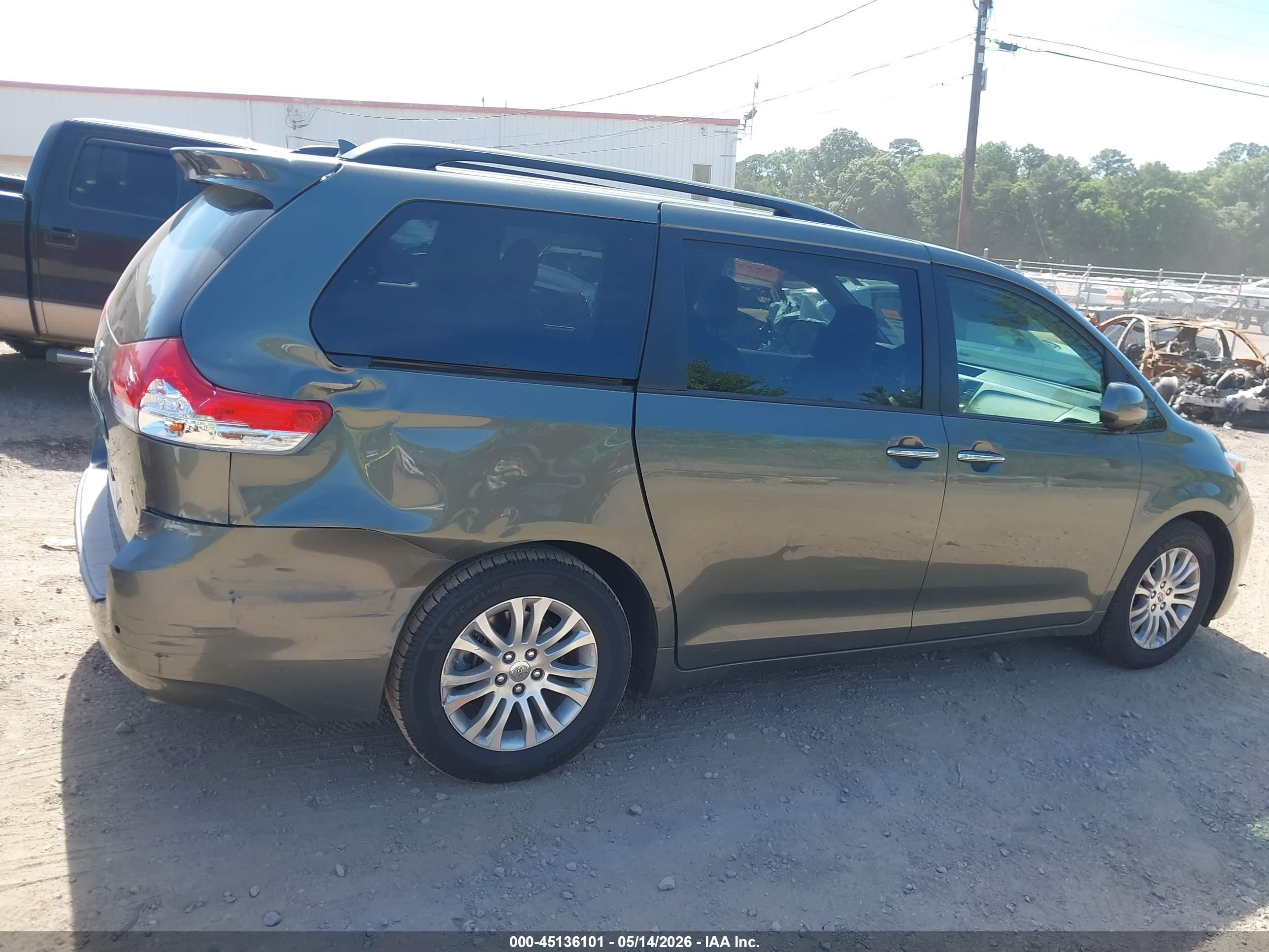 2013 Toyota Sienna Xle V6 8 Passenger Black vin: 5TDYK3DC2DS324766