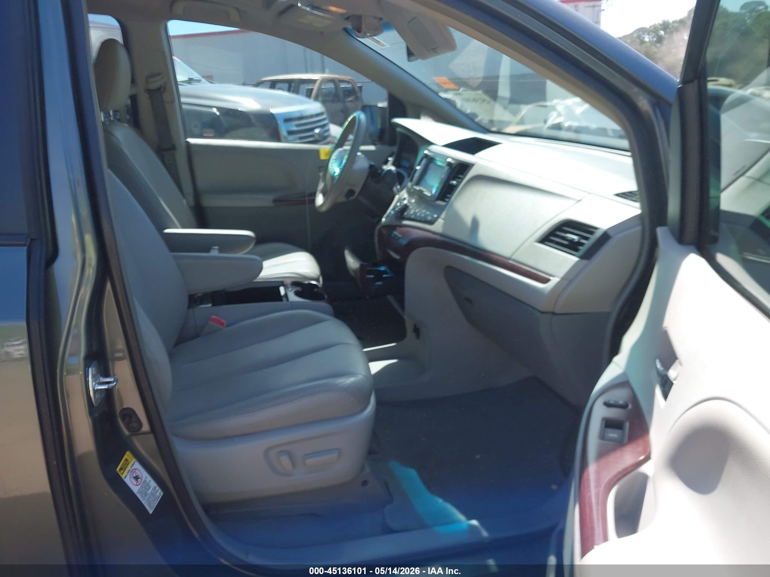 2013 Toyota Sienna Xle V6 8 Passenger Black vin: 5TDYK3DC2DS324766