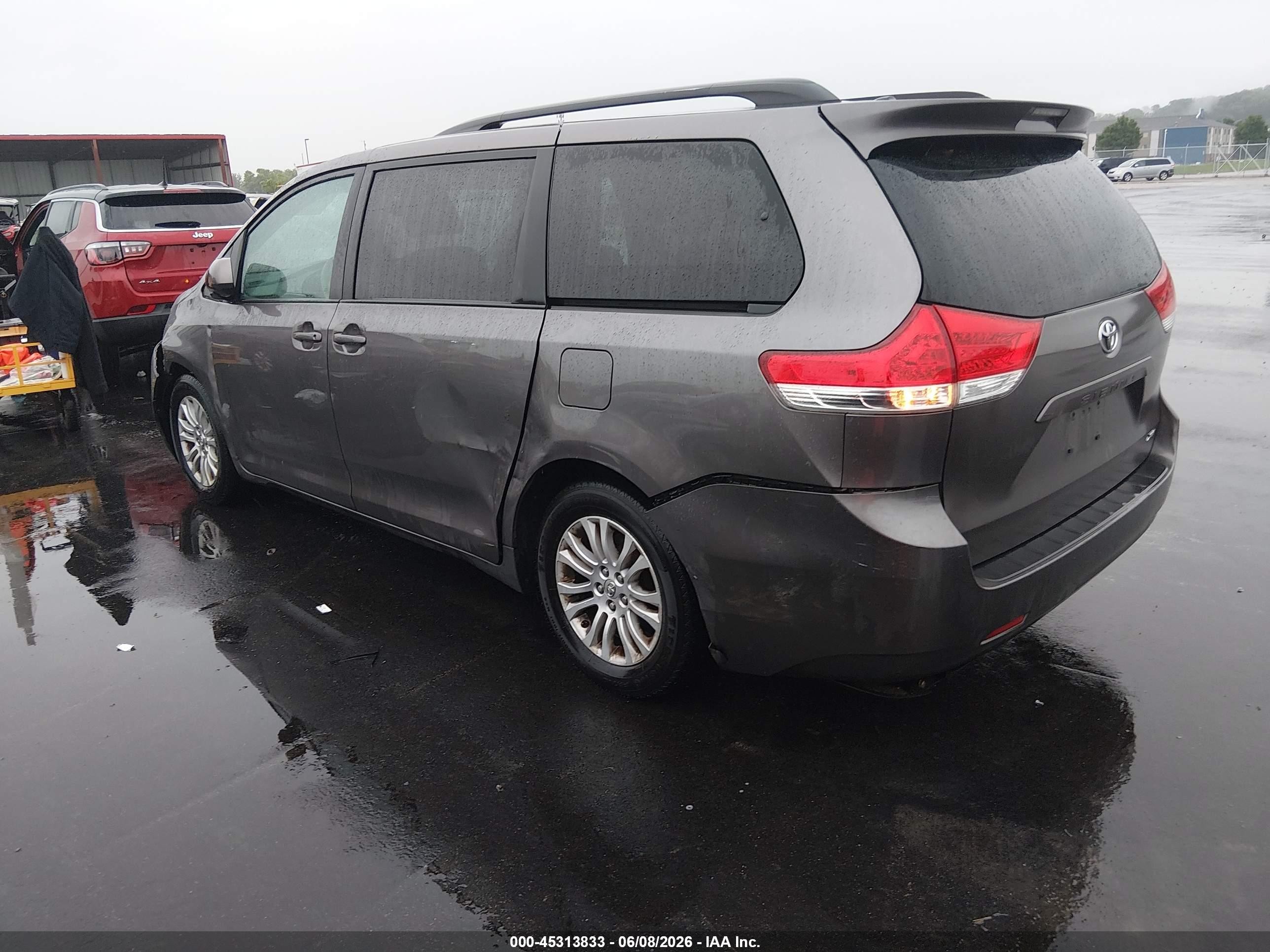 2013 Toyota Sienna Xle V6 8 Passenger Gray vin: 5TDYK3DC2DS336528