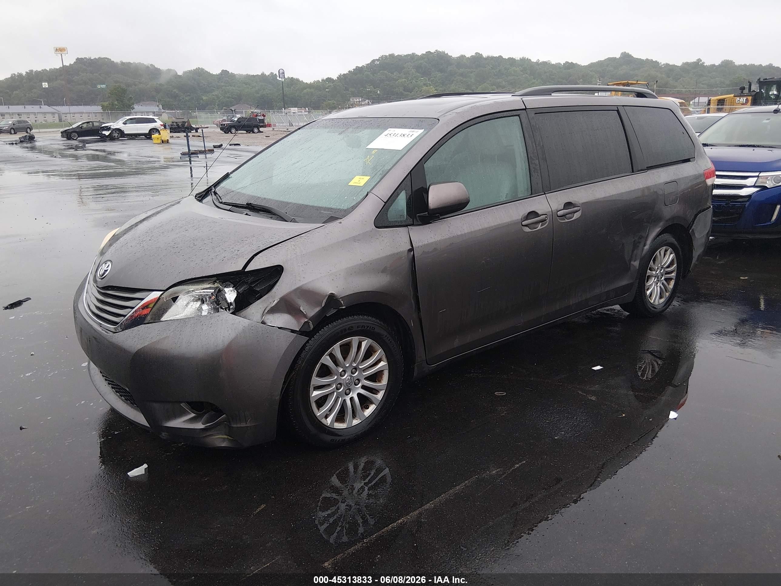 2013 Toyota Sienna Xle V6 8 Passenger Gray vin: 5TDYK3DC2DS336528