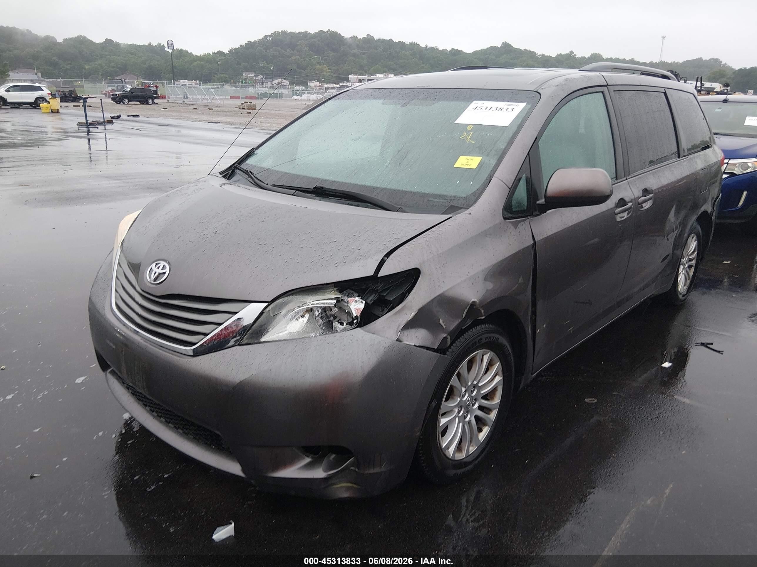 2013 Toyota Sienna Xle V6 8 Passenger Gray vin: 5TDYK3DC2DS336528
