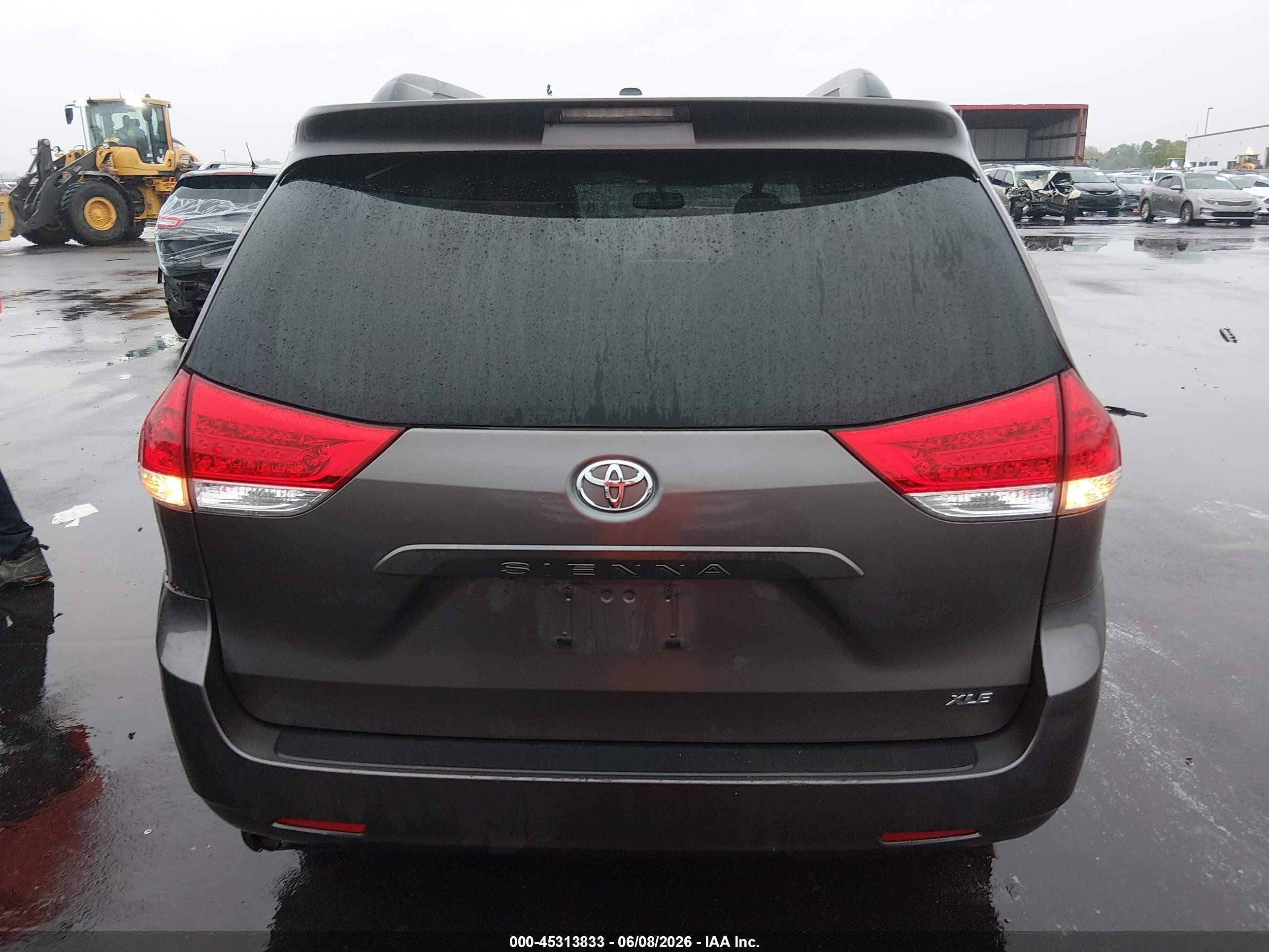 2013 Toyota Sienna Xle V6 8 Passenger Gray vin: 5TDYK3DC2DS336528