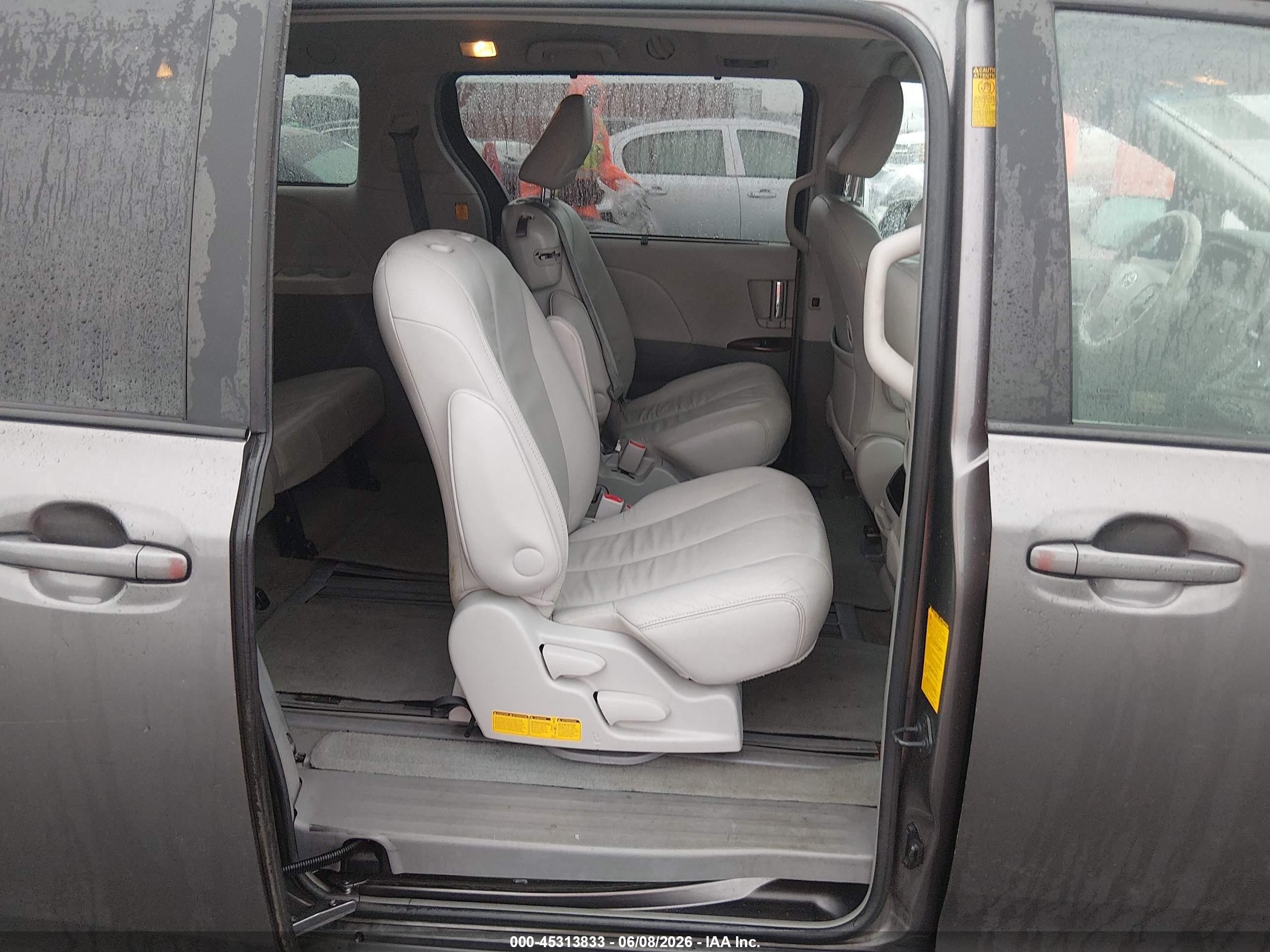 2013 Toyota Sienna Xle V6 8 Passenger Gray vin: 5TDYK3DC2DS336528