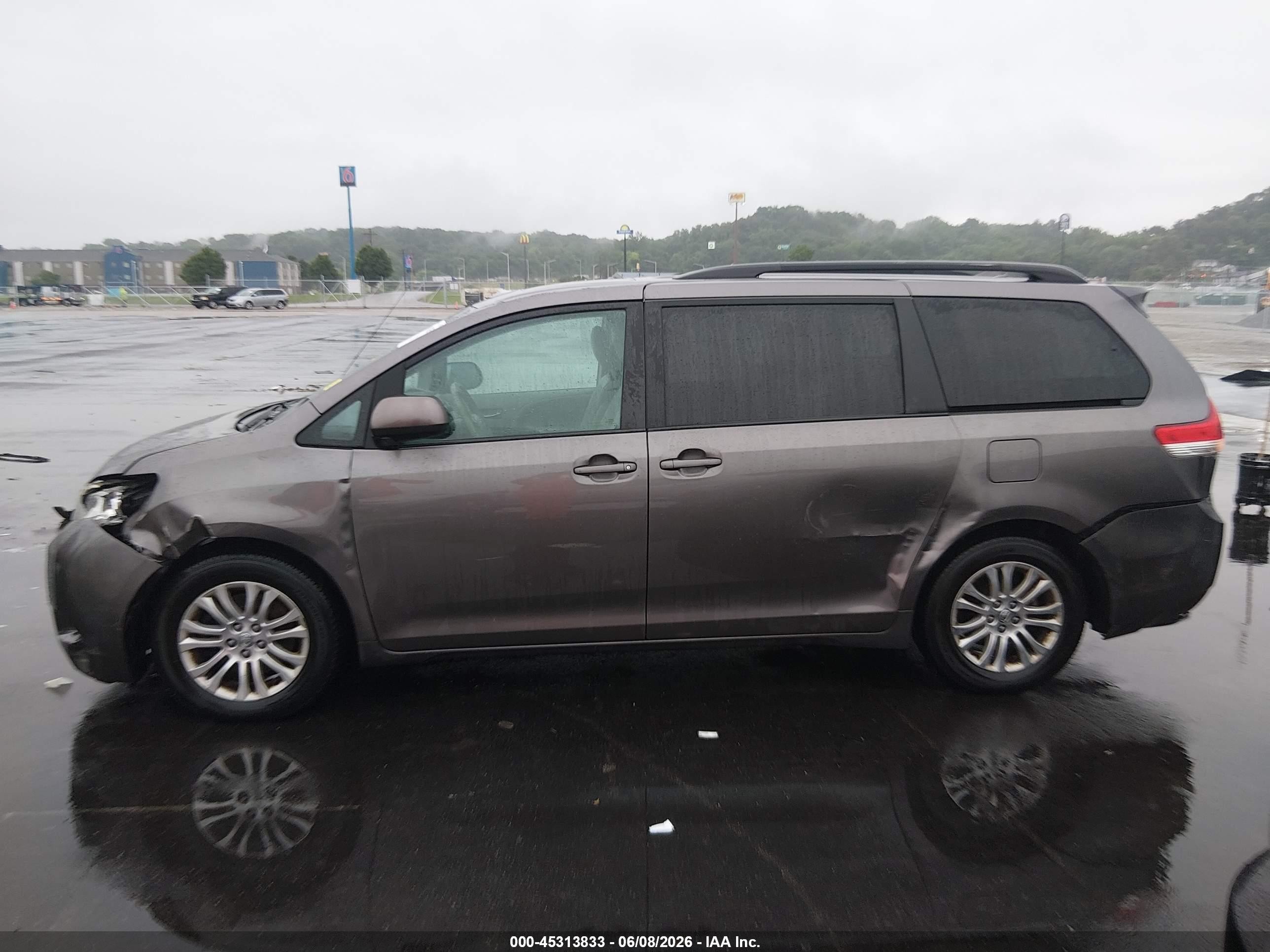 2013 Toyota Sienna Xle V6 8 Passenger Gray vin: 5TDYK3DC2DS336528