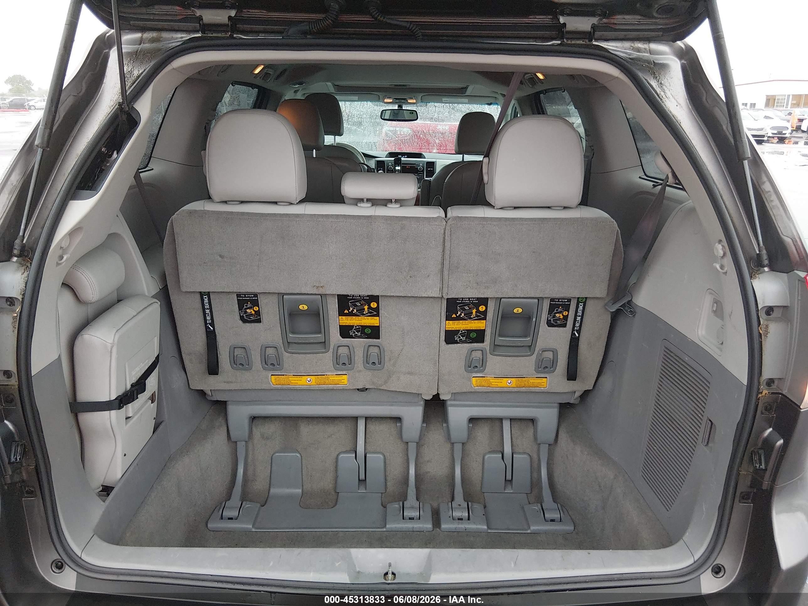 2013 Toyota Sienna Xle V6 8 Passenger Gray vin: 5TDYK3DC2DS336528
