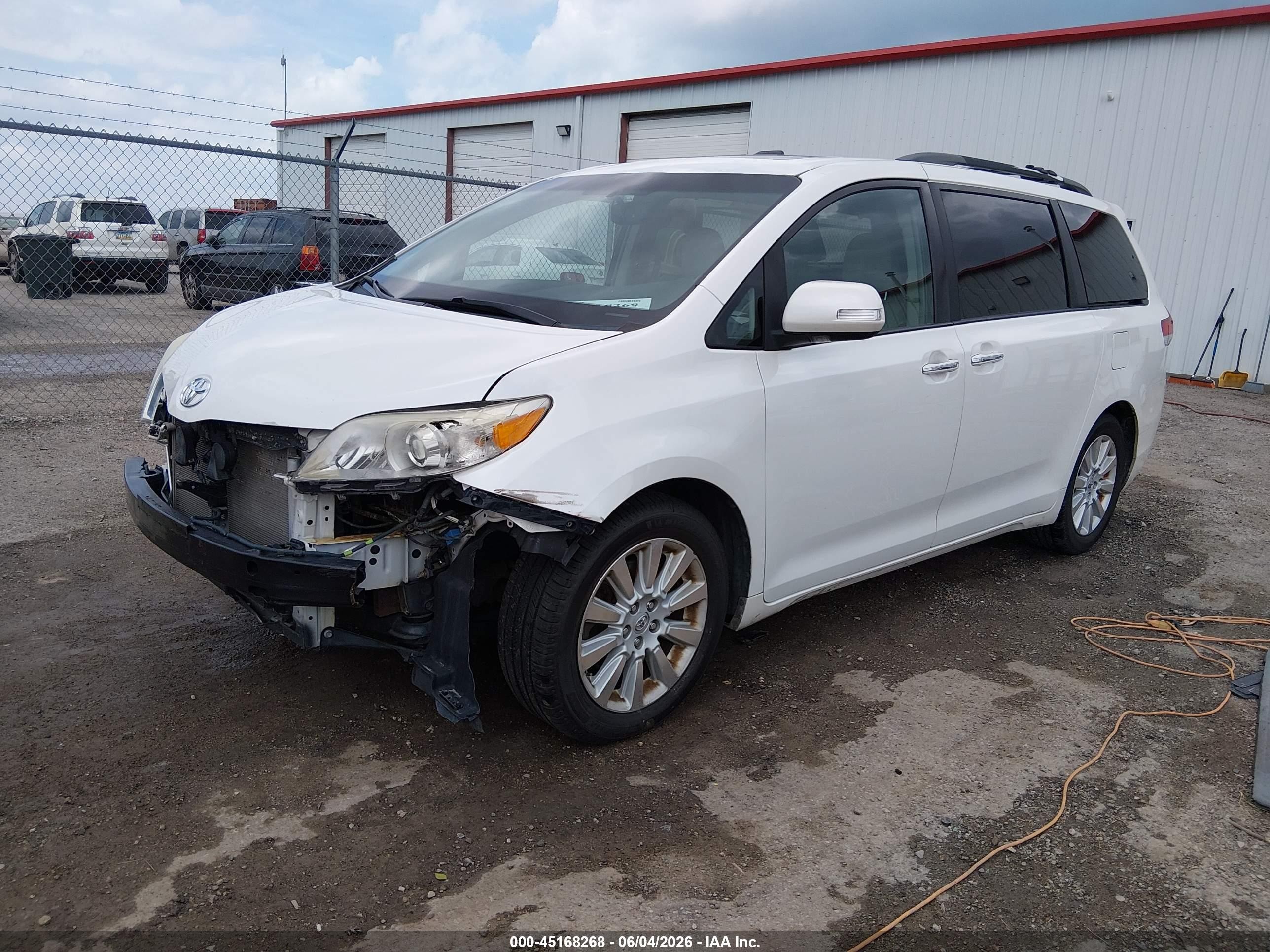 2013 Toyota Sienna Limited V6 7 Passenger White vin: 5TDYK3DC2DS338022