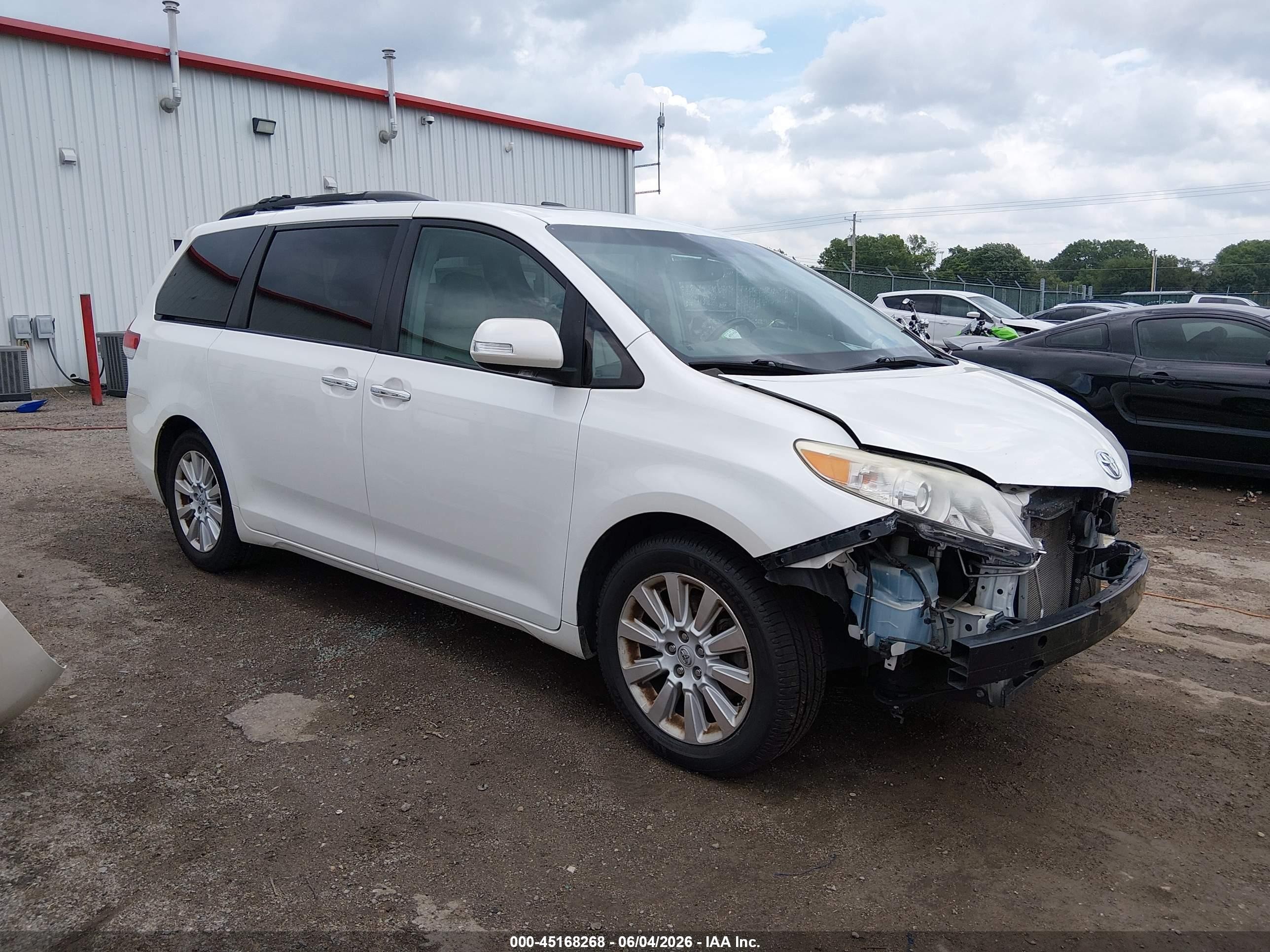 2013 Toyota Sienna Limited V6 7 Passenger White vin: 5TDYK3DC2DS338022
