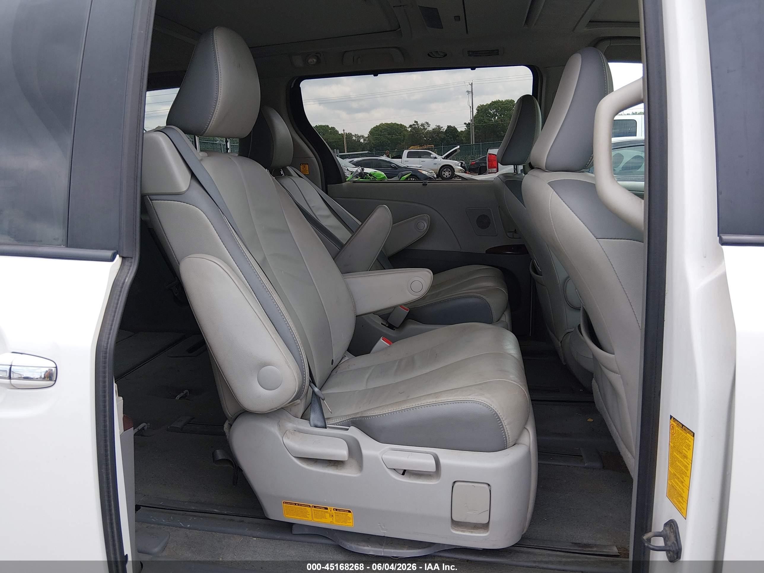 2013 Toyota Sienna Limited V6 7 Passenger White vin: 5TDYK3DC2DS338022