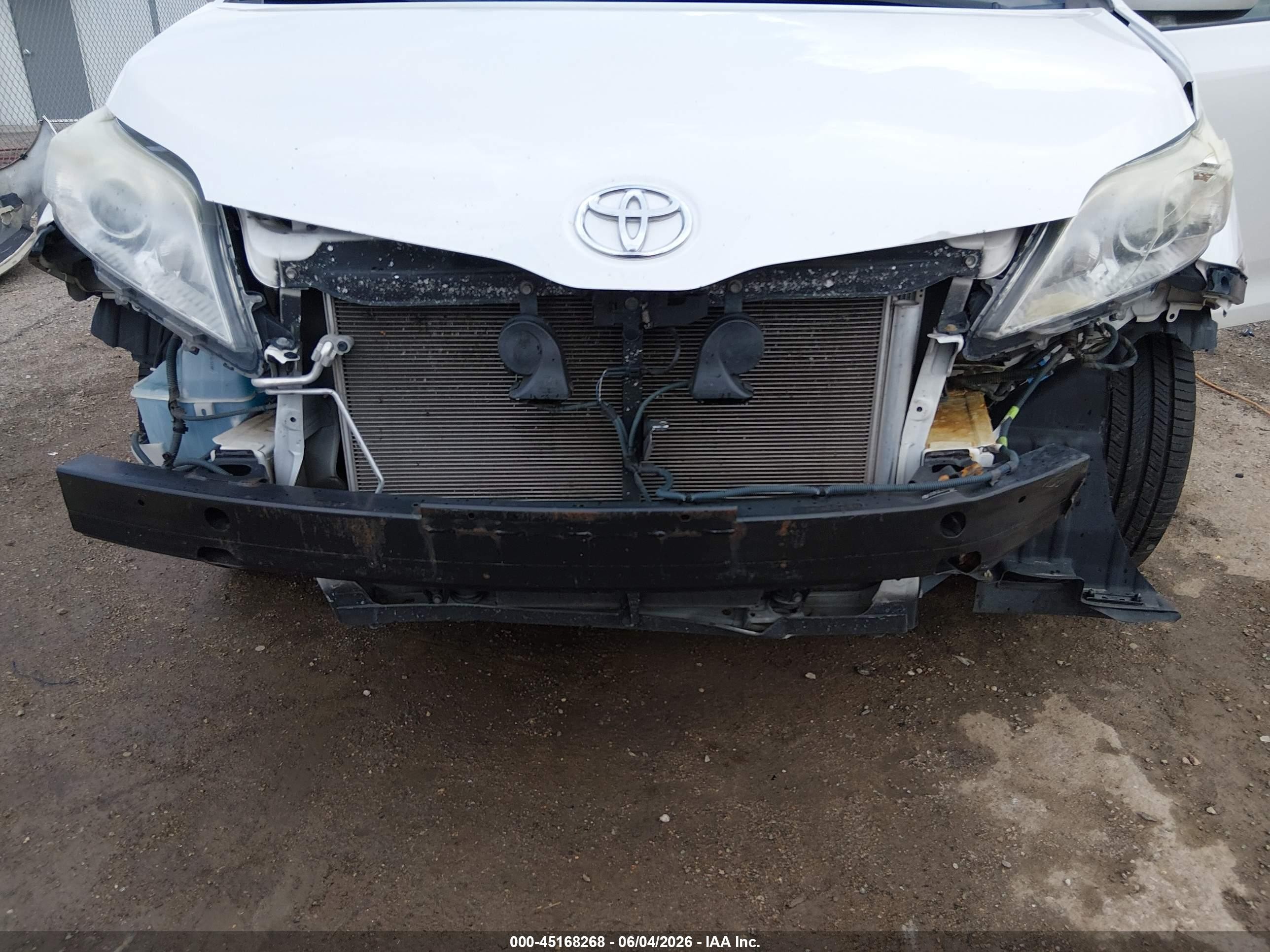 2013 Toyota Sienna Limited V6 7 Passenger White vin: 5TDYK3DC2DS338022