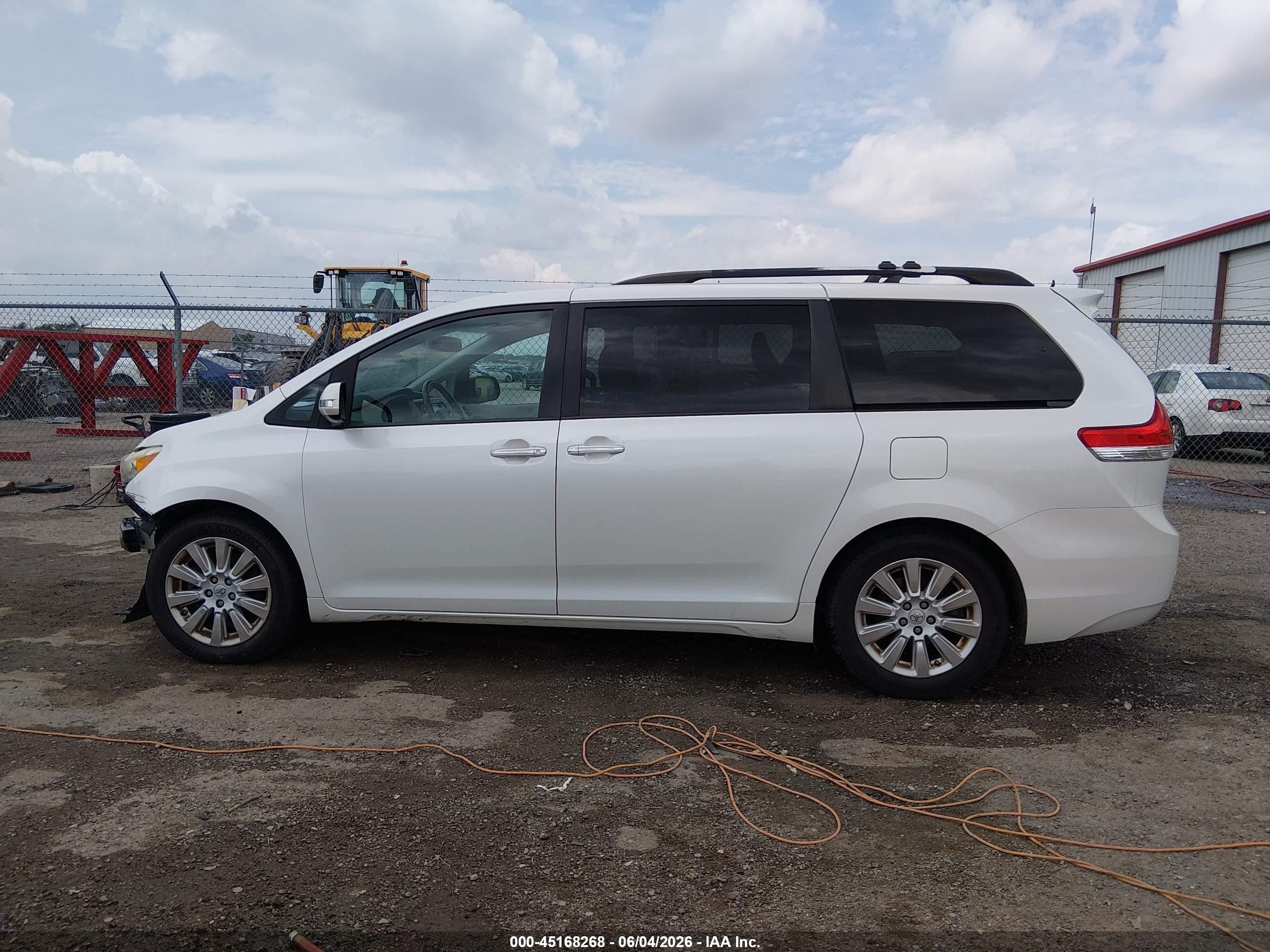 2013 Toyota Sienna Limited V6 7 Passenger White vin: 5TDYK3DC2DS338022