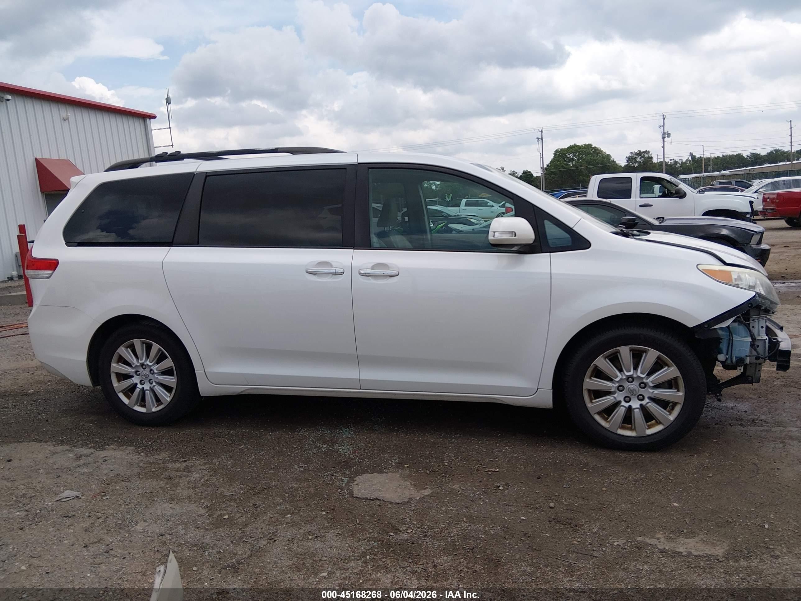 2013 Toyota Sienna Limited V6 7 Passenger White vin: 5TDYK3DC2DS338022