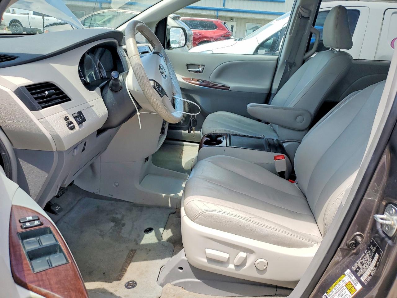 2013 Toyota Sienna Xle 8-passenger Gray vin: 5TDYK3DC2DS364328