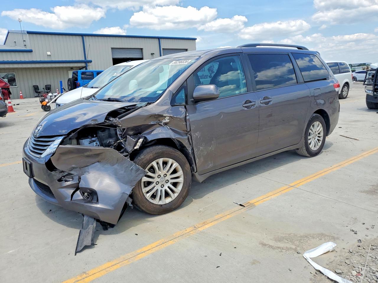 2013 Toyota Sienna Xle 8-passenger Gray vin: 5TDYK3DC2DS364328