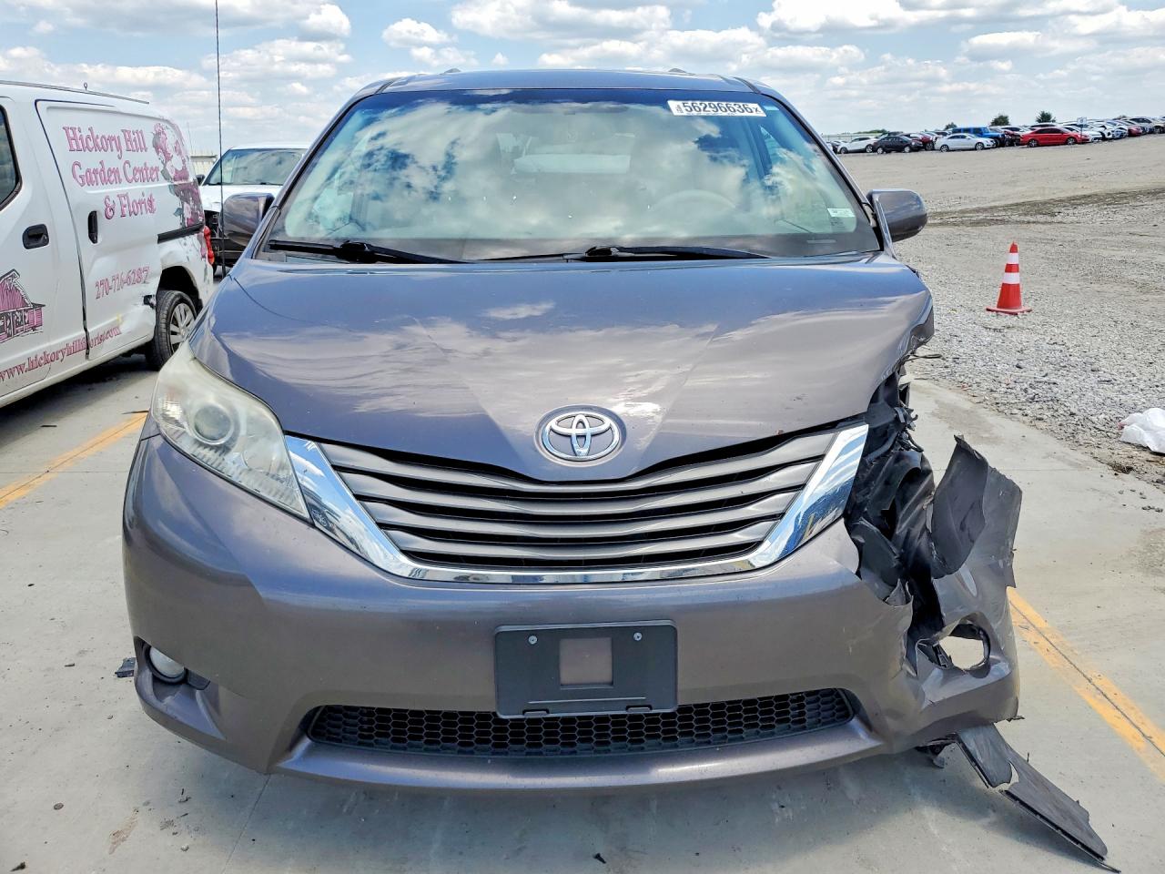 2013 Toyota Sienna Xle 8-passenger Gray vin: 5TDYK3DC2DS364328