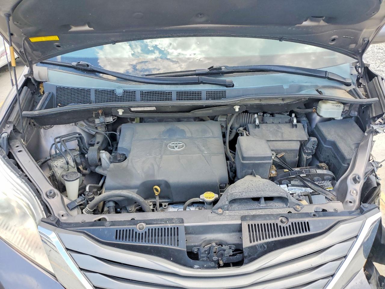 2013 Toyota Sienna Xle 8-passenger Gray vin: 5TDYK3DC2DS364328